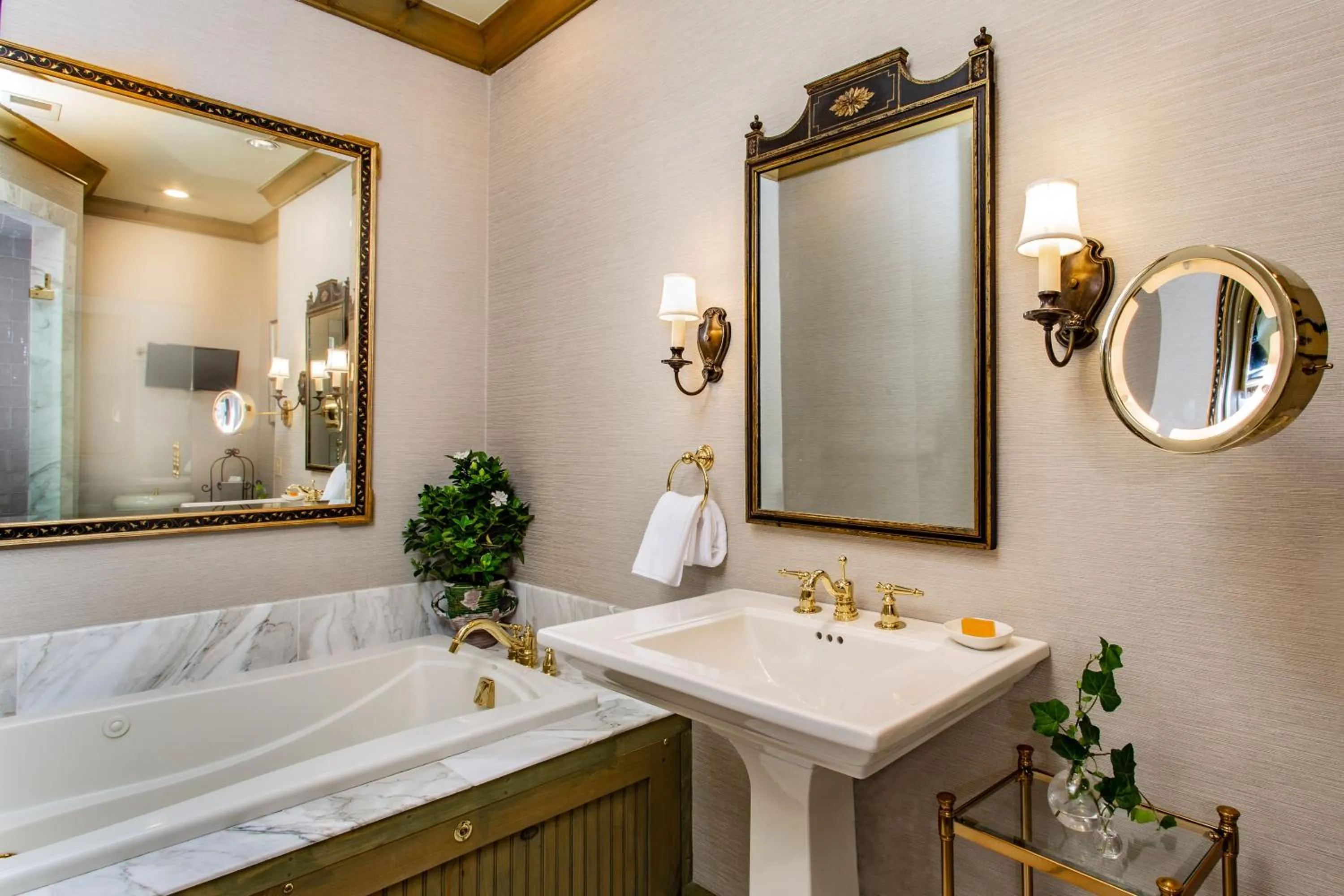 Bath in The Chanler at Cliff Walk