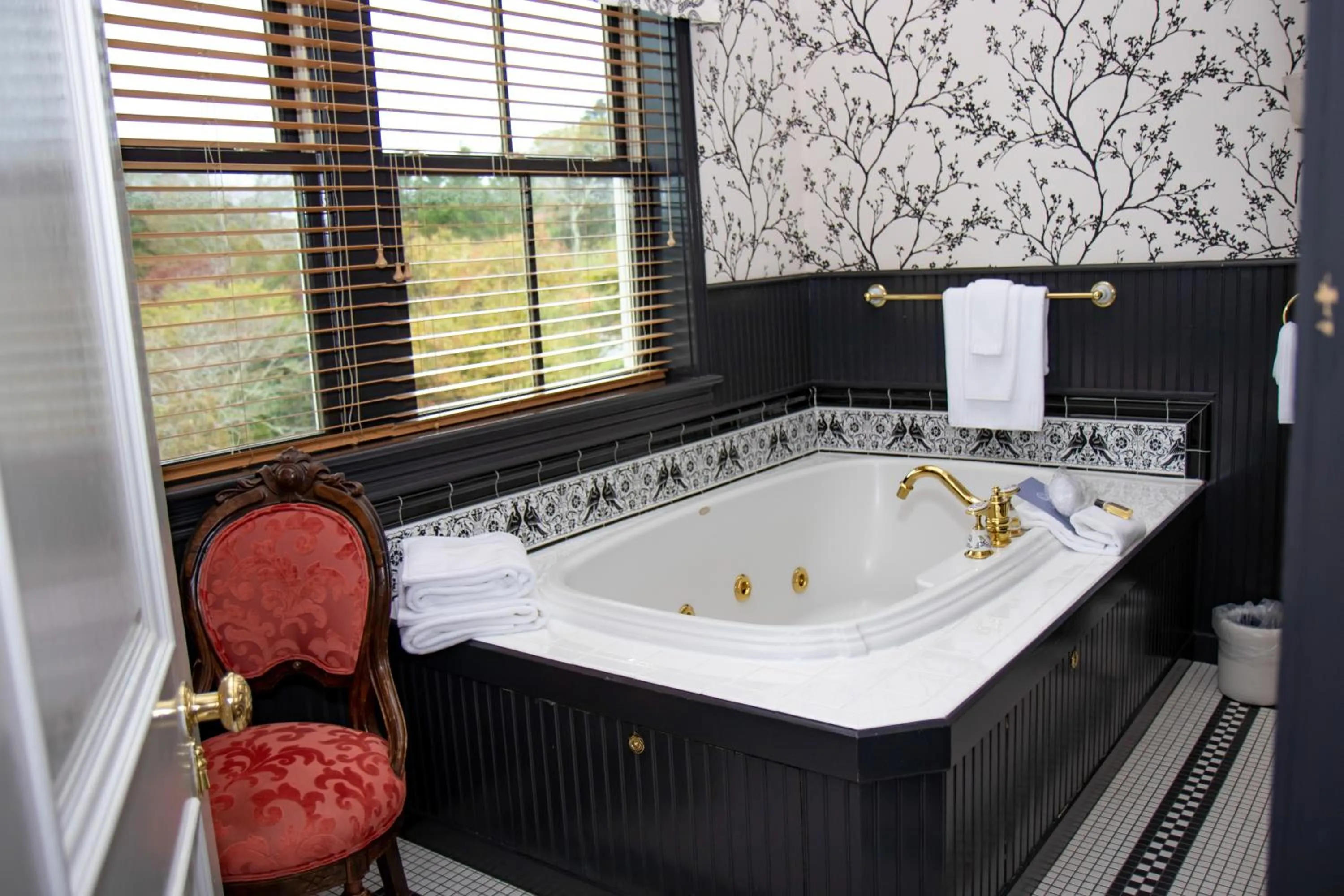 Bath in The Chanler at Cliff Walk