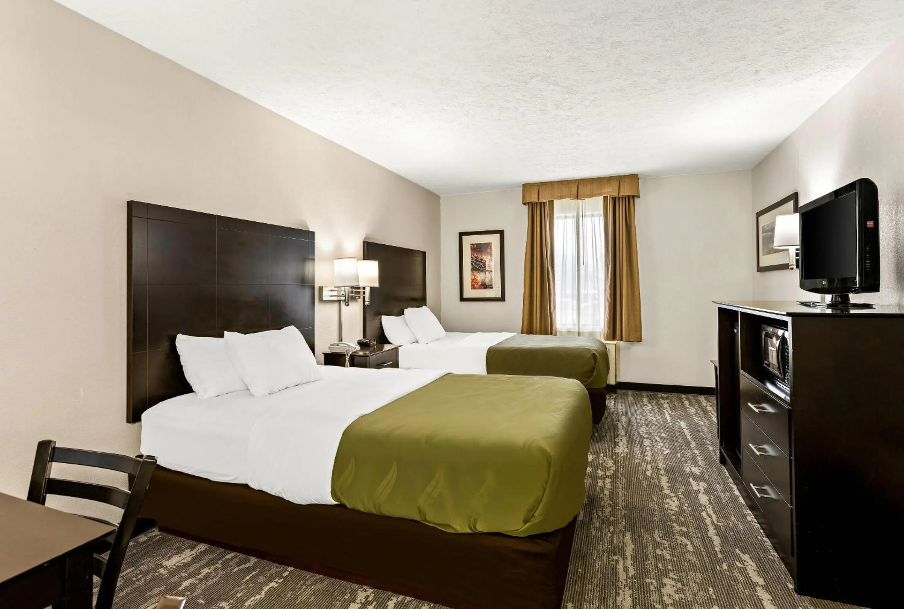 Bedroom, Bed in Quality Inn Traverse City