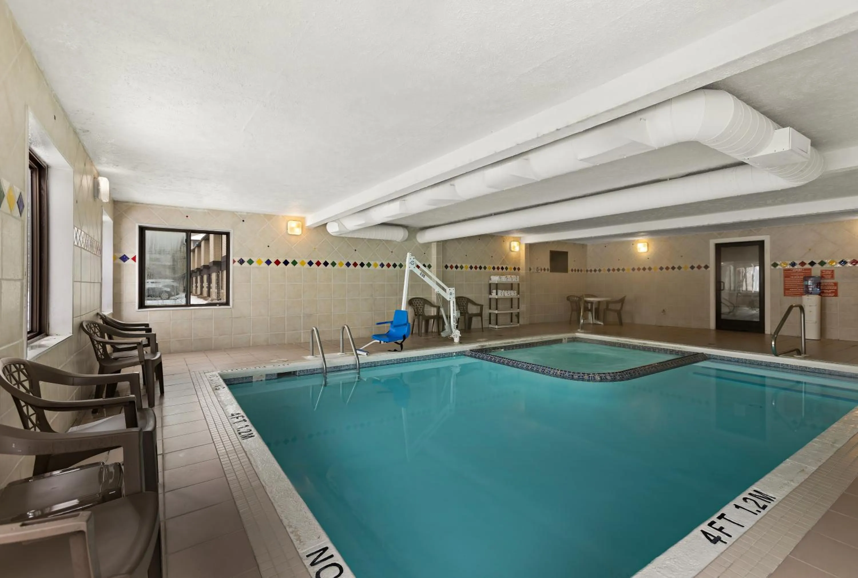 Swimming pool in Quality Inn Traverse City