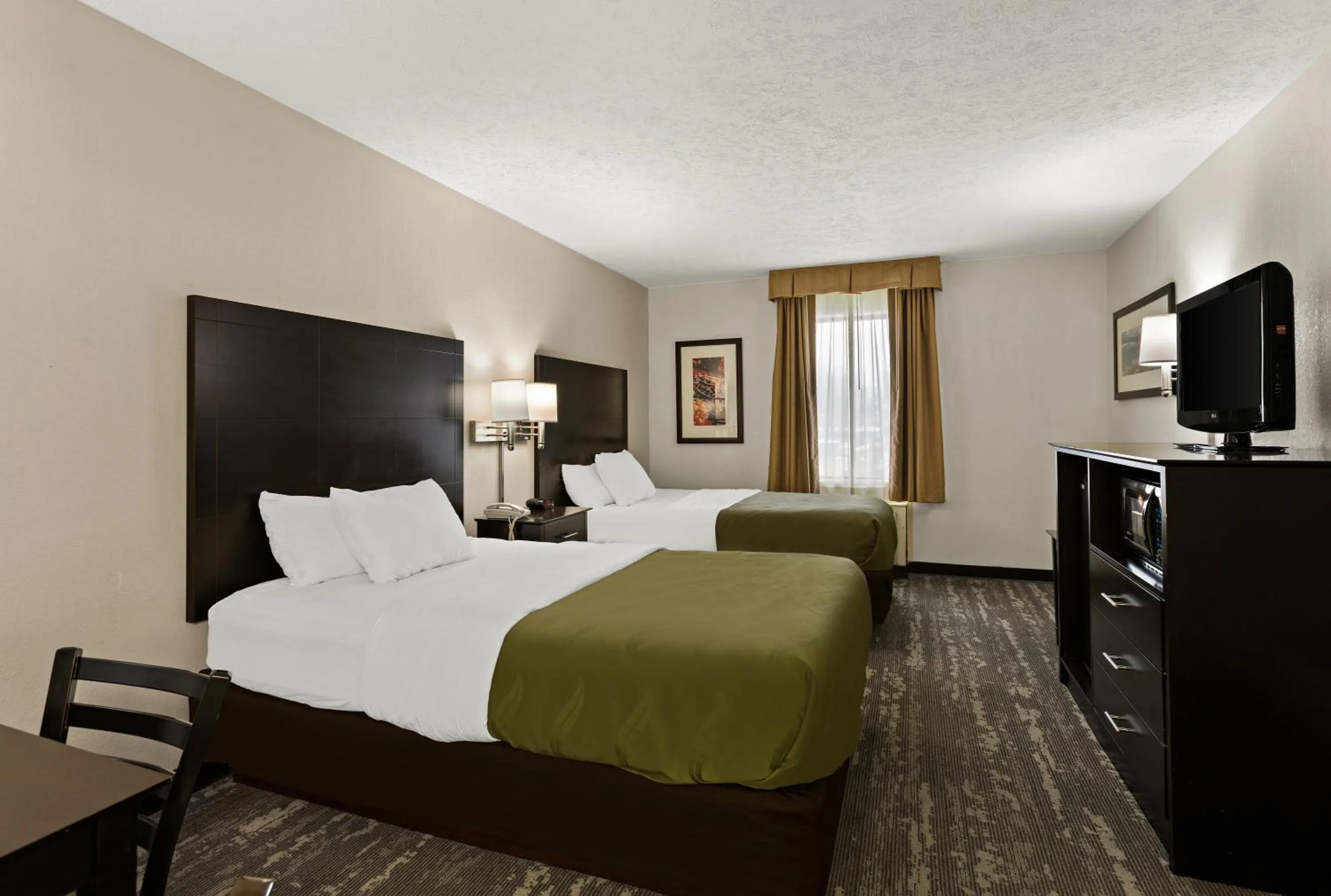 Bedroom, Bed in Quality Inn Traverse City