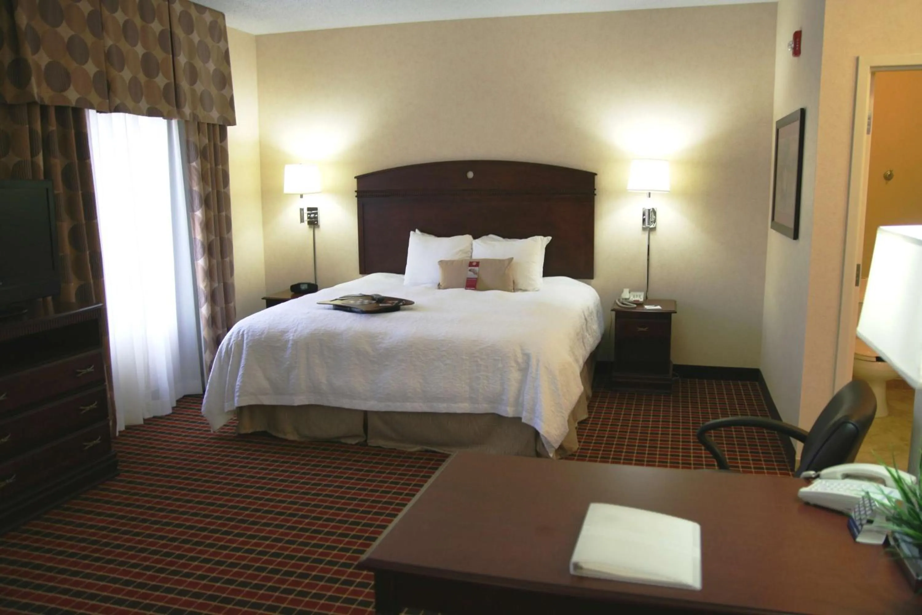 Bed in Hampton Inn & Suites Dayton-Airport