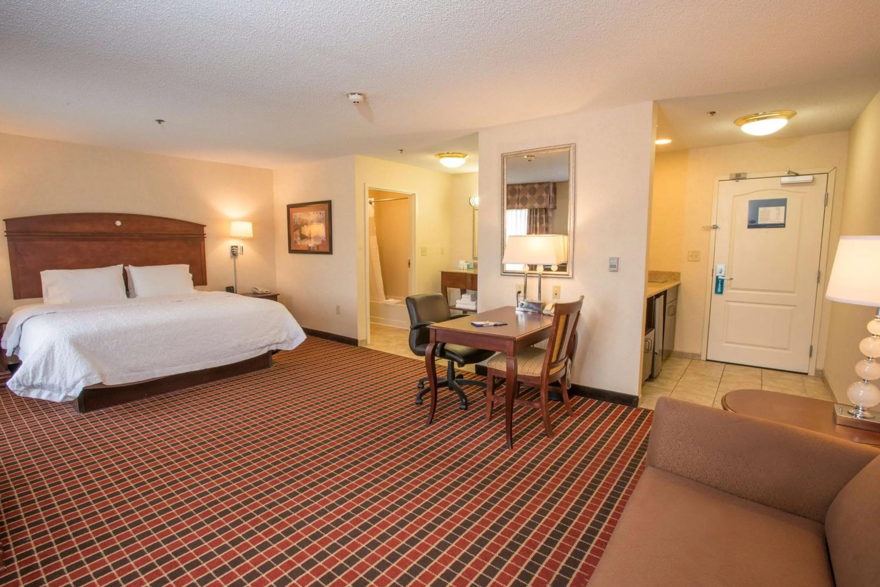 Bedroom, Bed in Hampton Inn & Suites Dayton-Airport