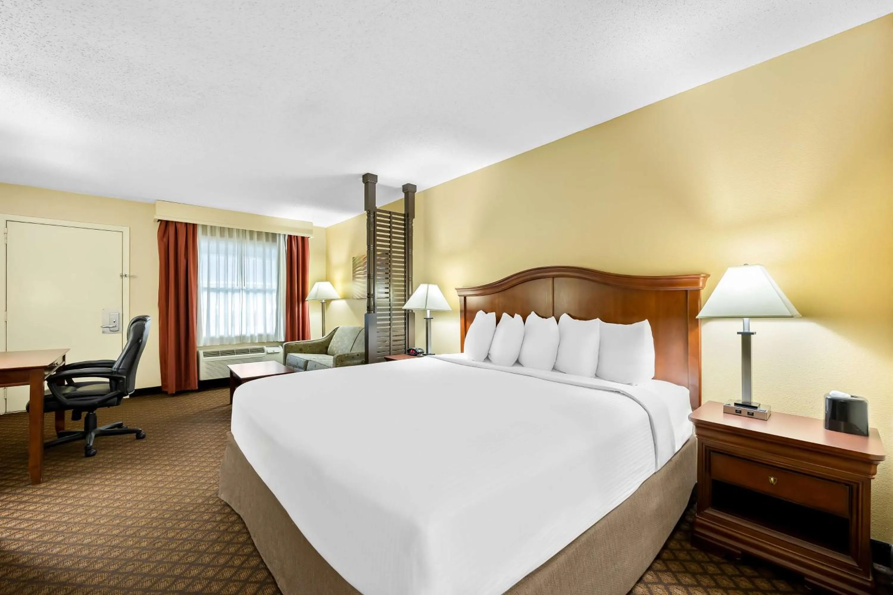 Bedroom, Bed in Best Western Coach House