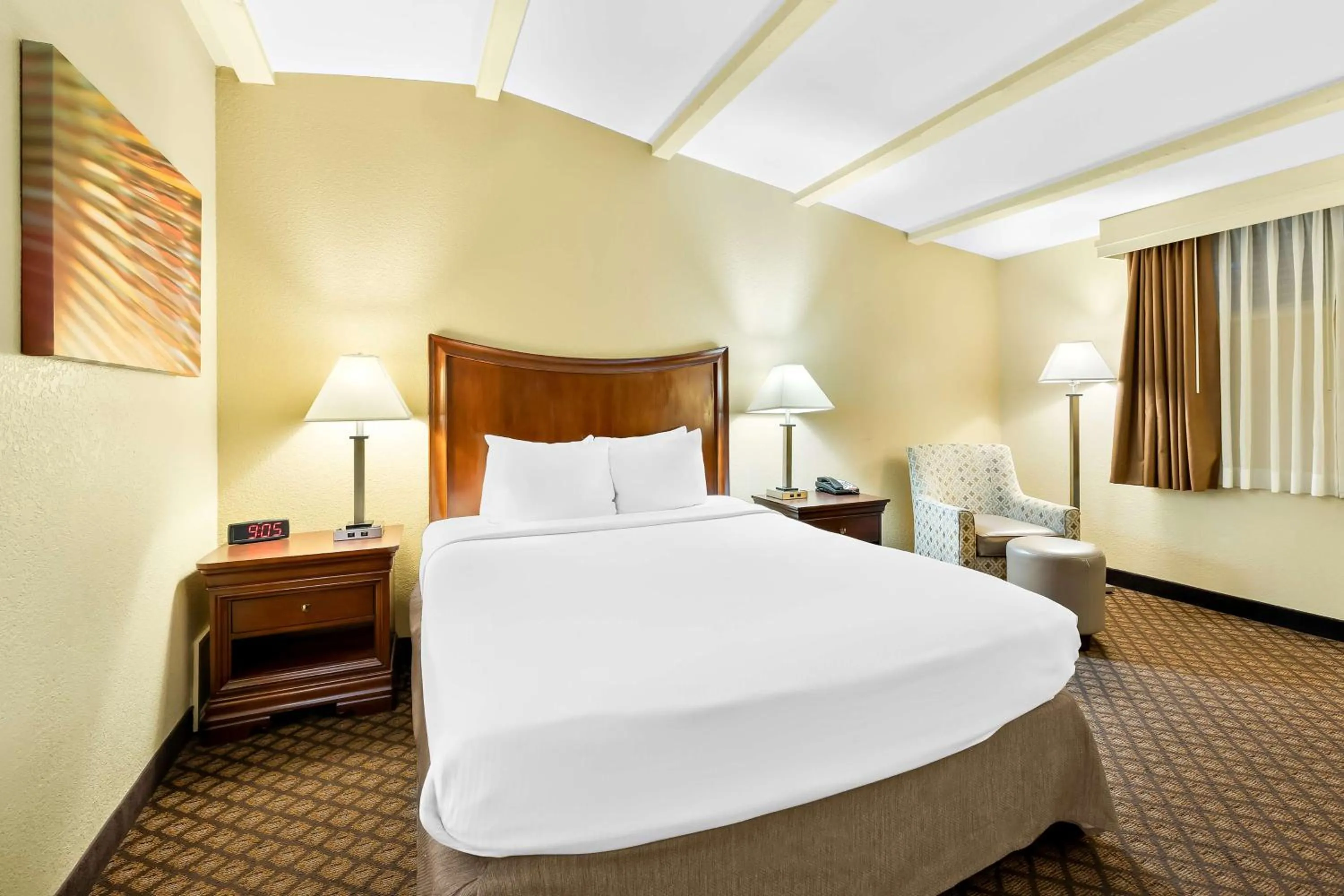 Bedroom, Bed in Best Western Coach House