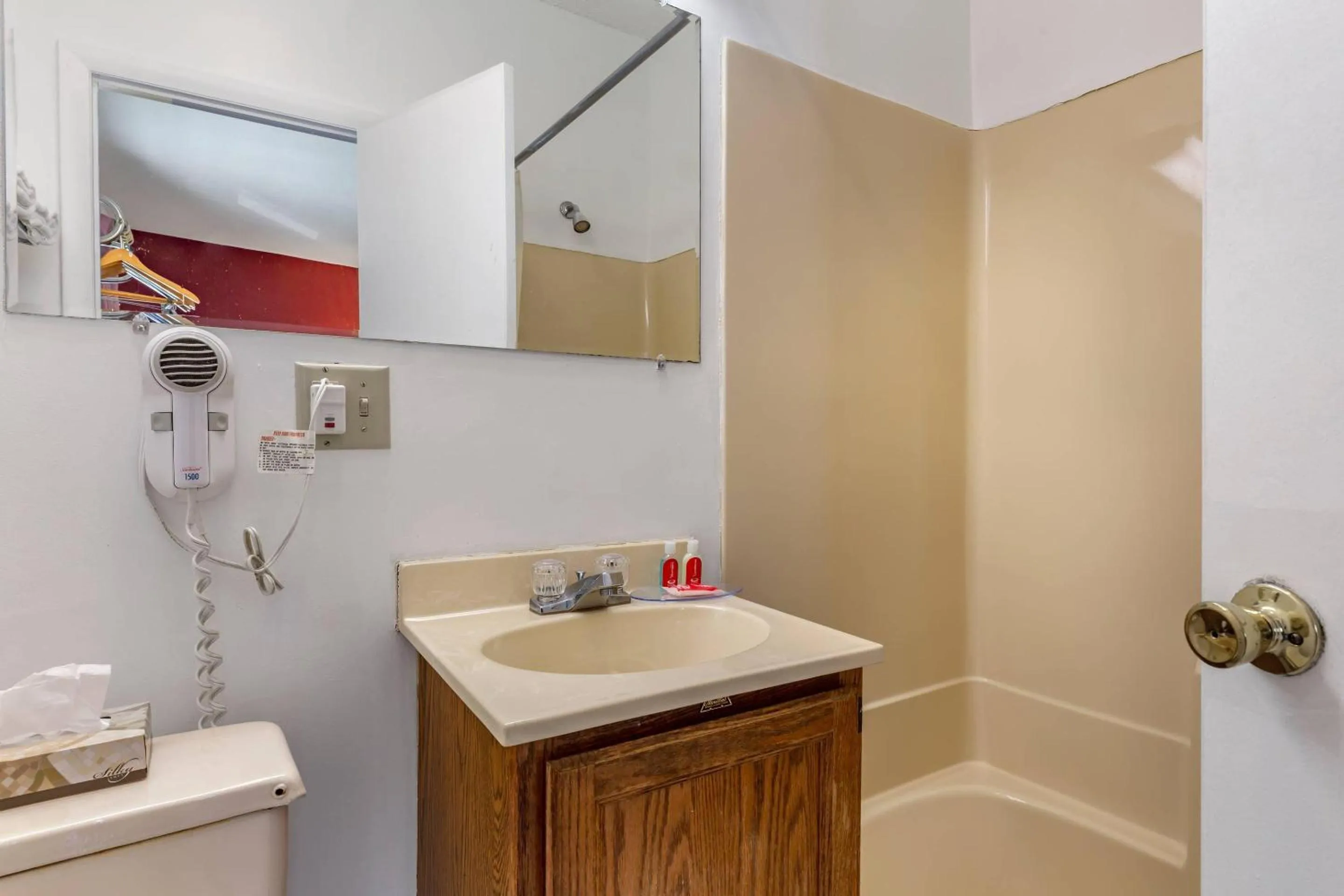 Bedroom in Econo Lodge Lee - Great Barrington