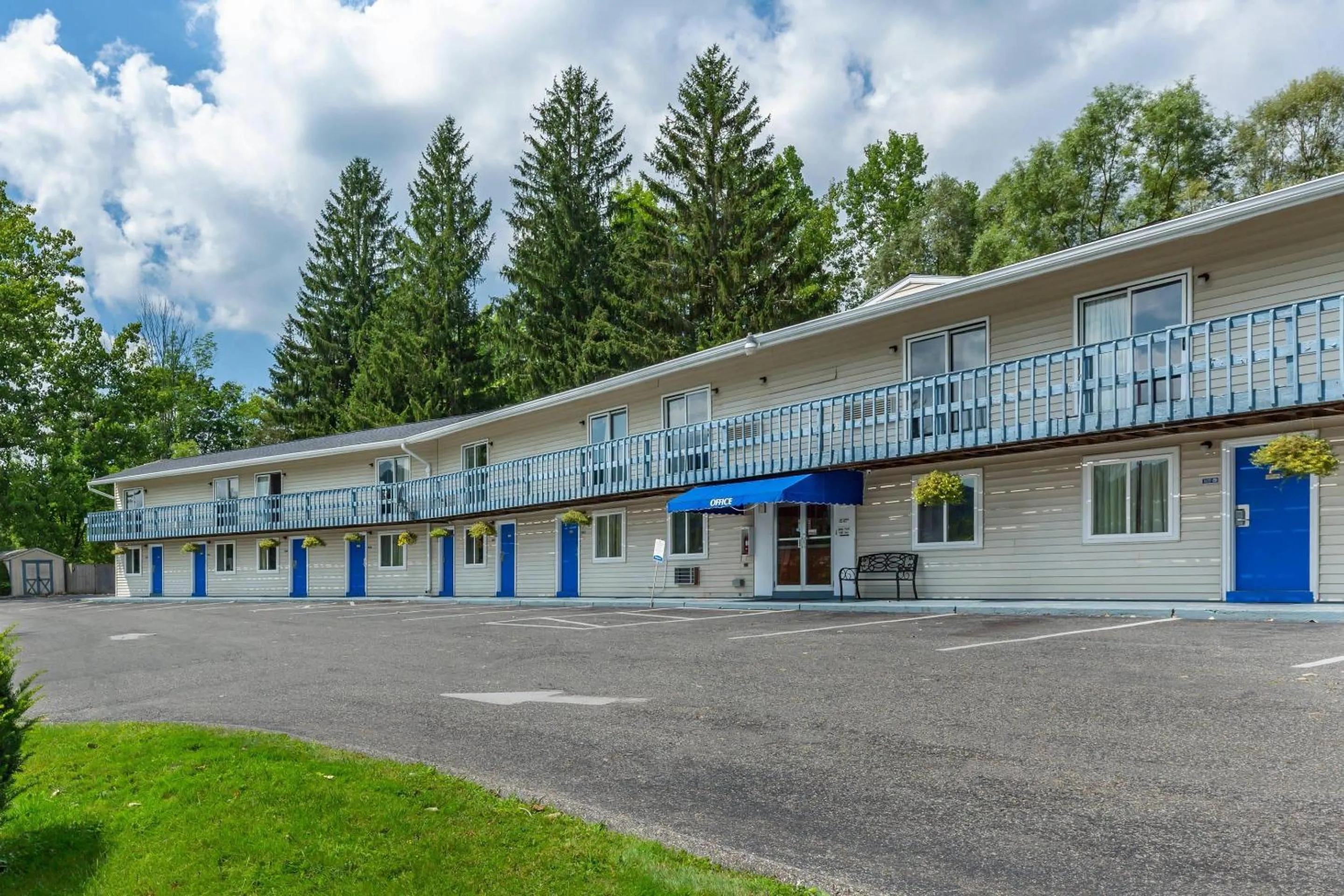 Property building in Econo Lodge Lee - Great Barrington