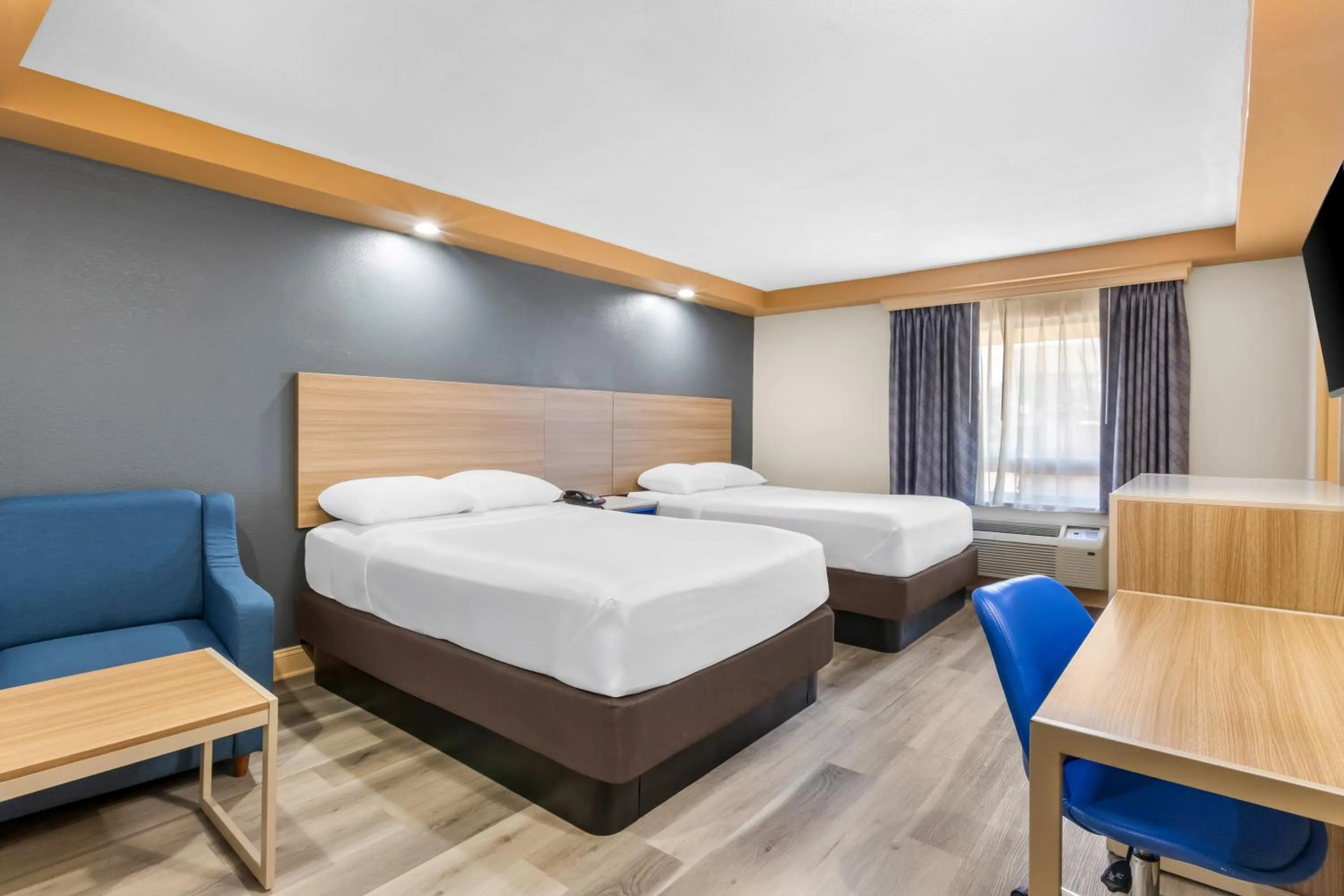 Bed in Econo Lodge Woodbridge