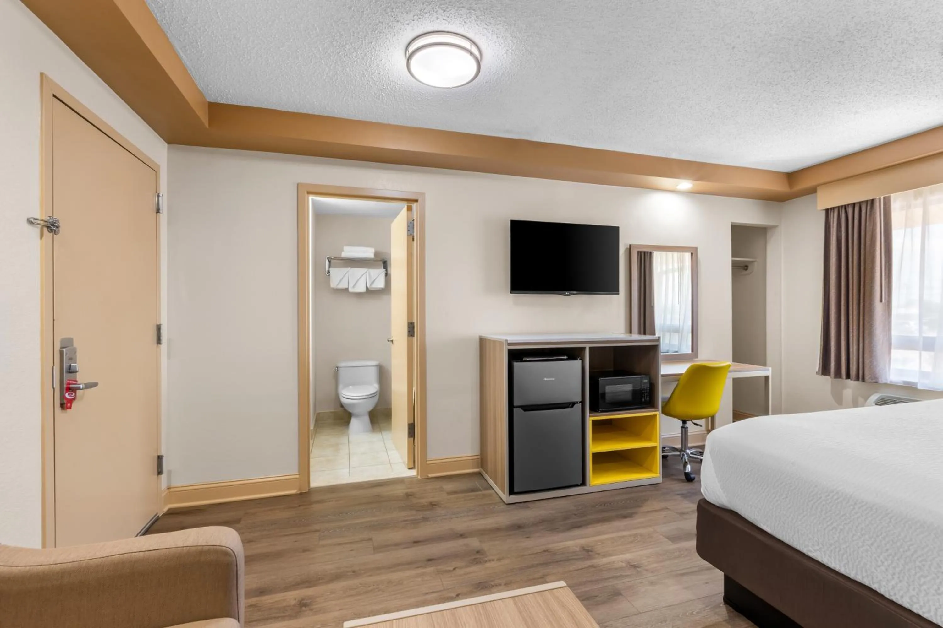 Bed in Econo Lodge Woodbridge