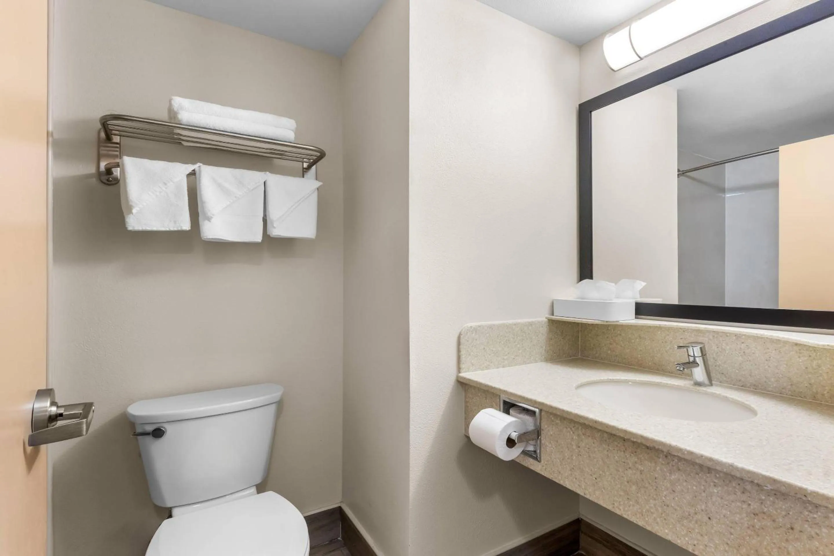 Bedroom in Econo Lodge Woodbridge