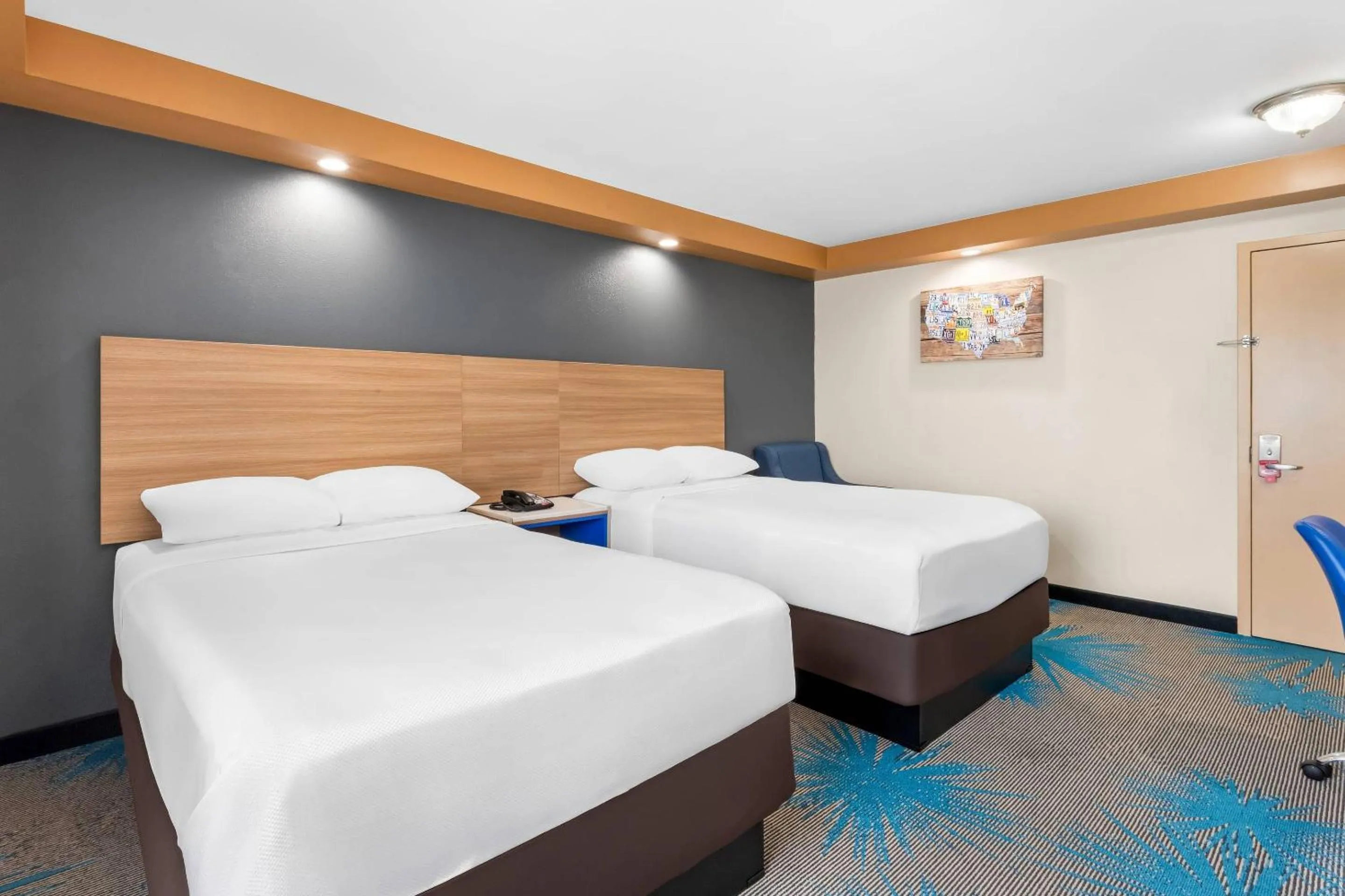 Bedroom, Bed in Econo Lodge Woodbridge