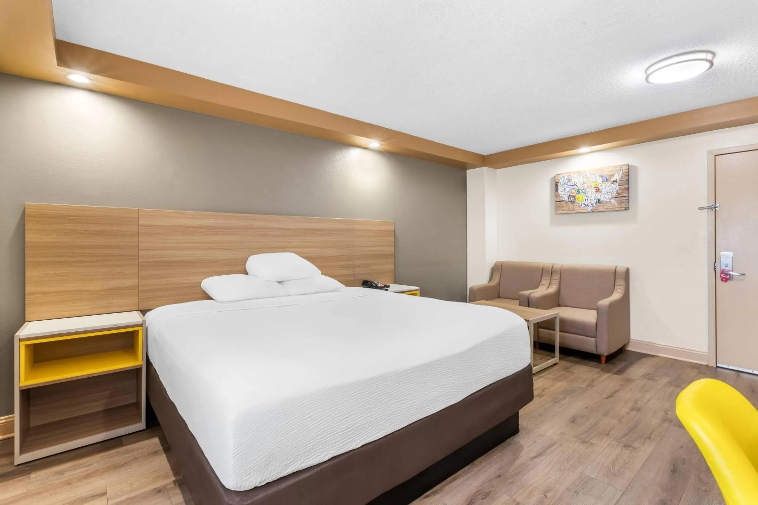 Bedroom, Bed in Econo Lodge Woodbridge