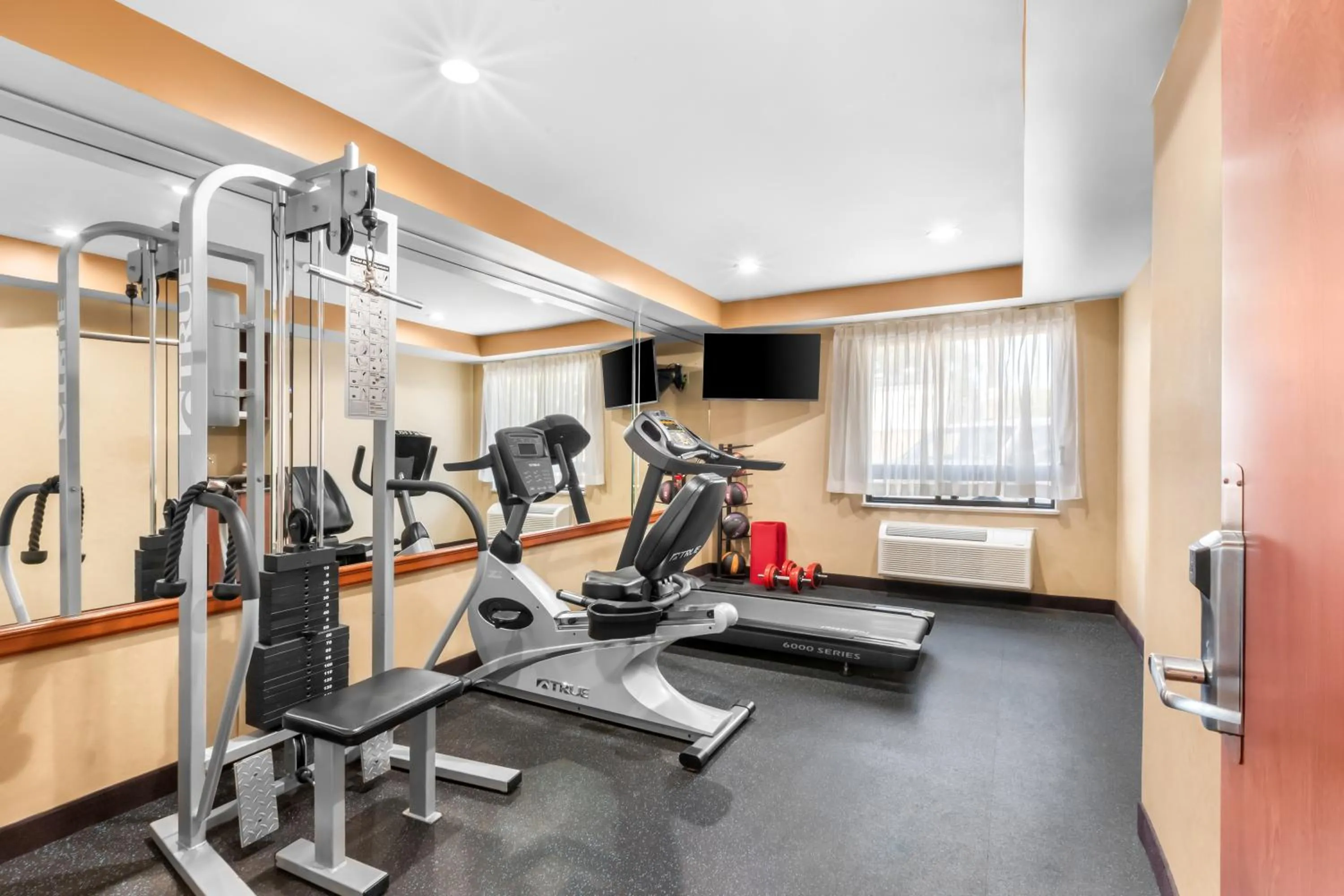 Fitness centre/facilities in Econo Lodge Woodbridge