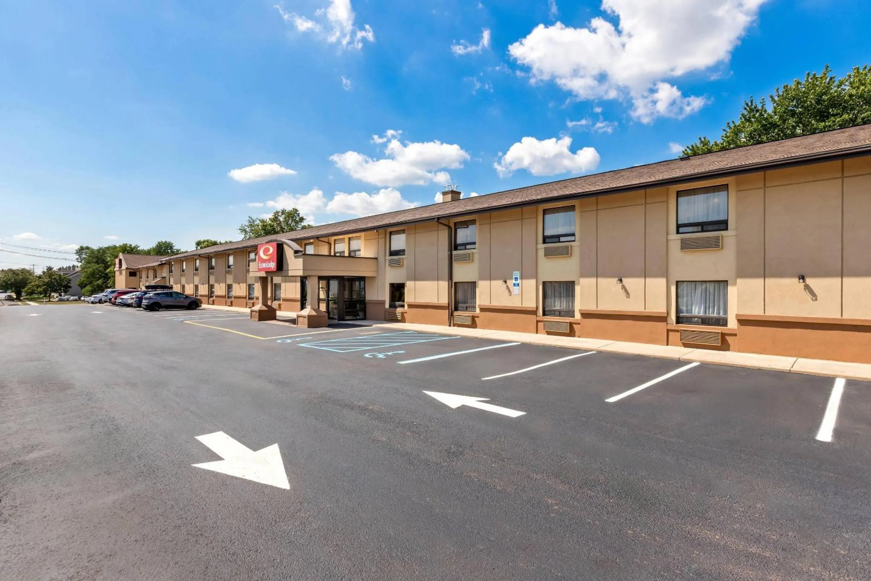 Property building in Econo Lodge Woodbridge