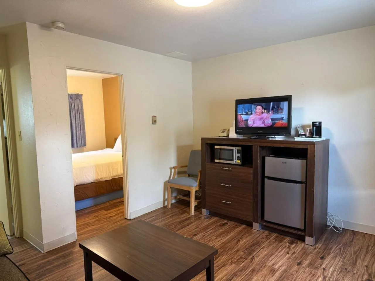 Bed in Sunrise Motor Inn