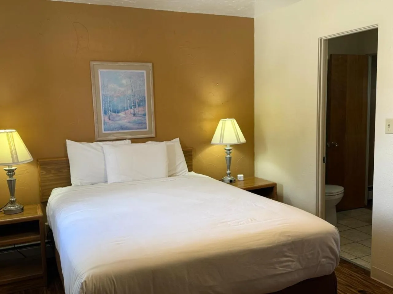 Bed in Sunrise Motor Inn