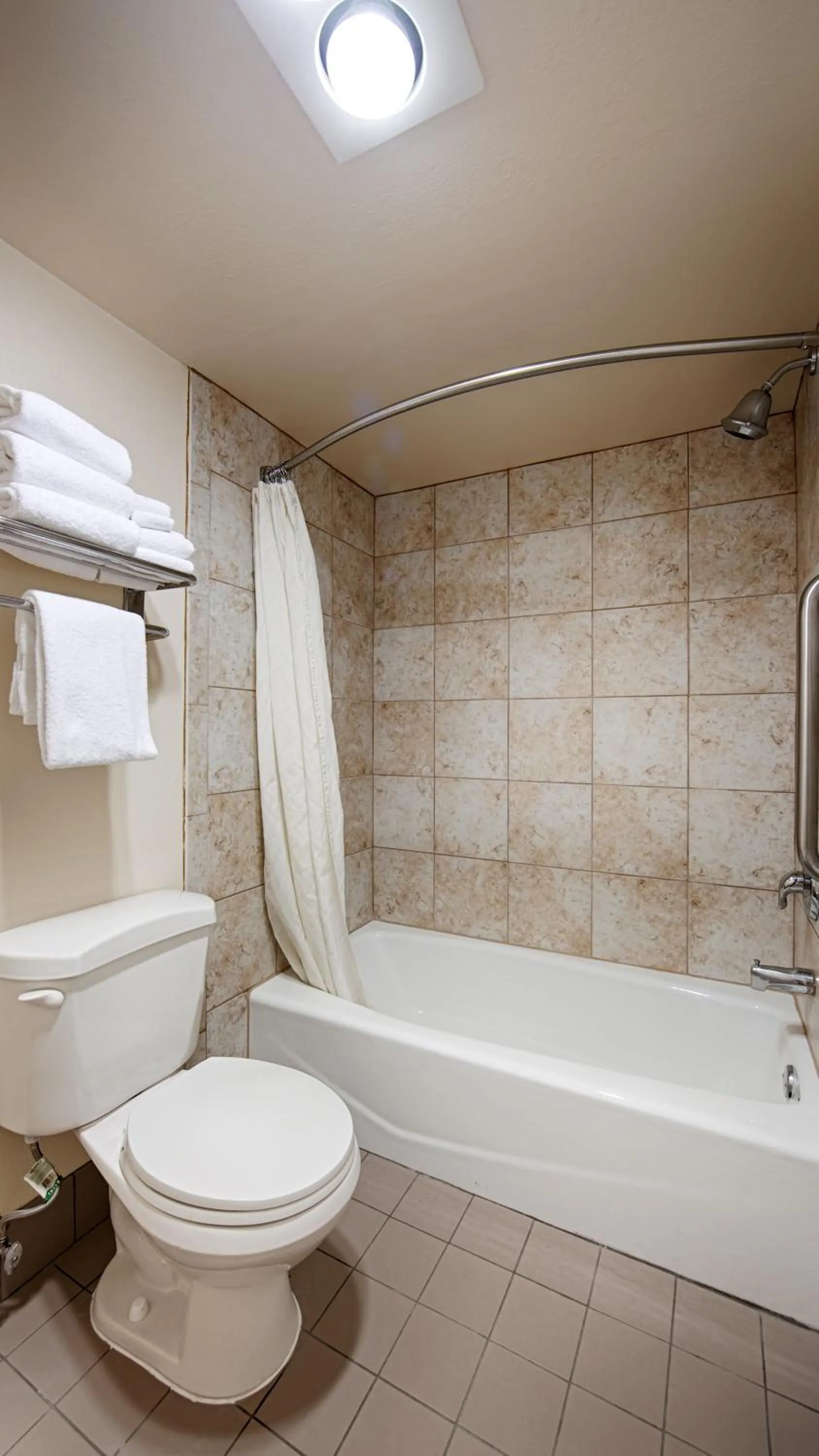 Bathroom in SureStay Hotel by Best Western Tehachapi