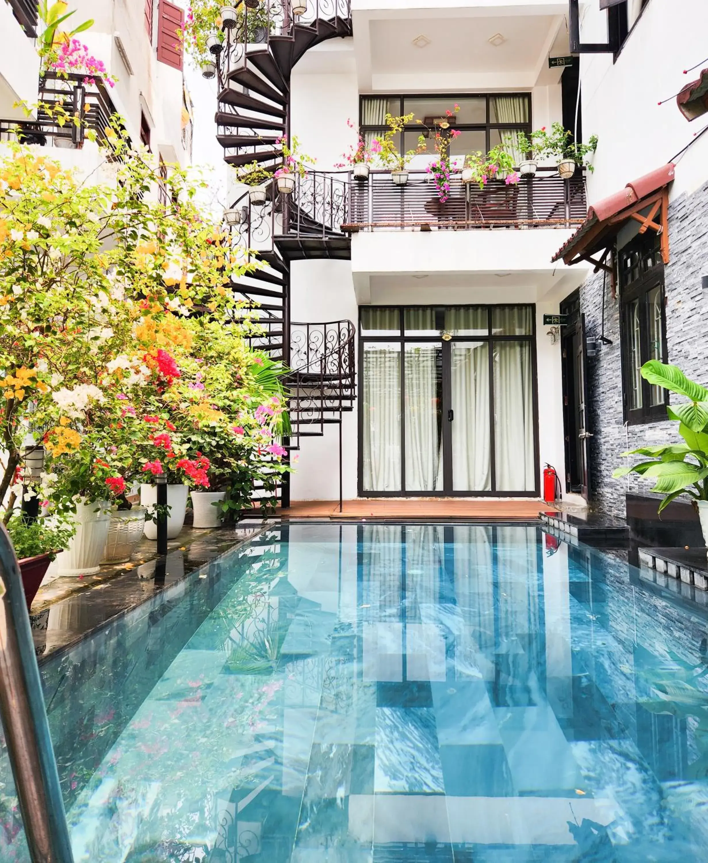 Deluxe Double Room with Balcony in Anh Family Homestay Deluxe Double Room with Balcony in Anh Family Homestay