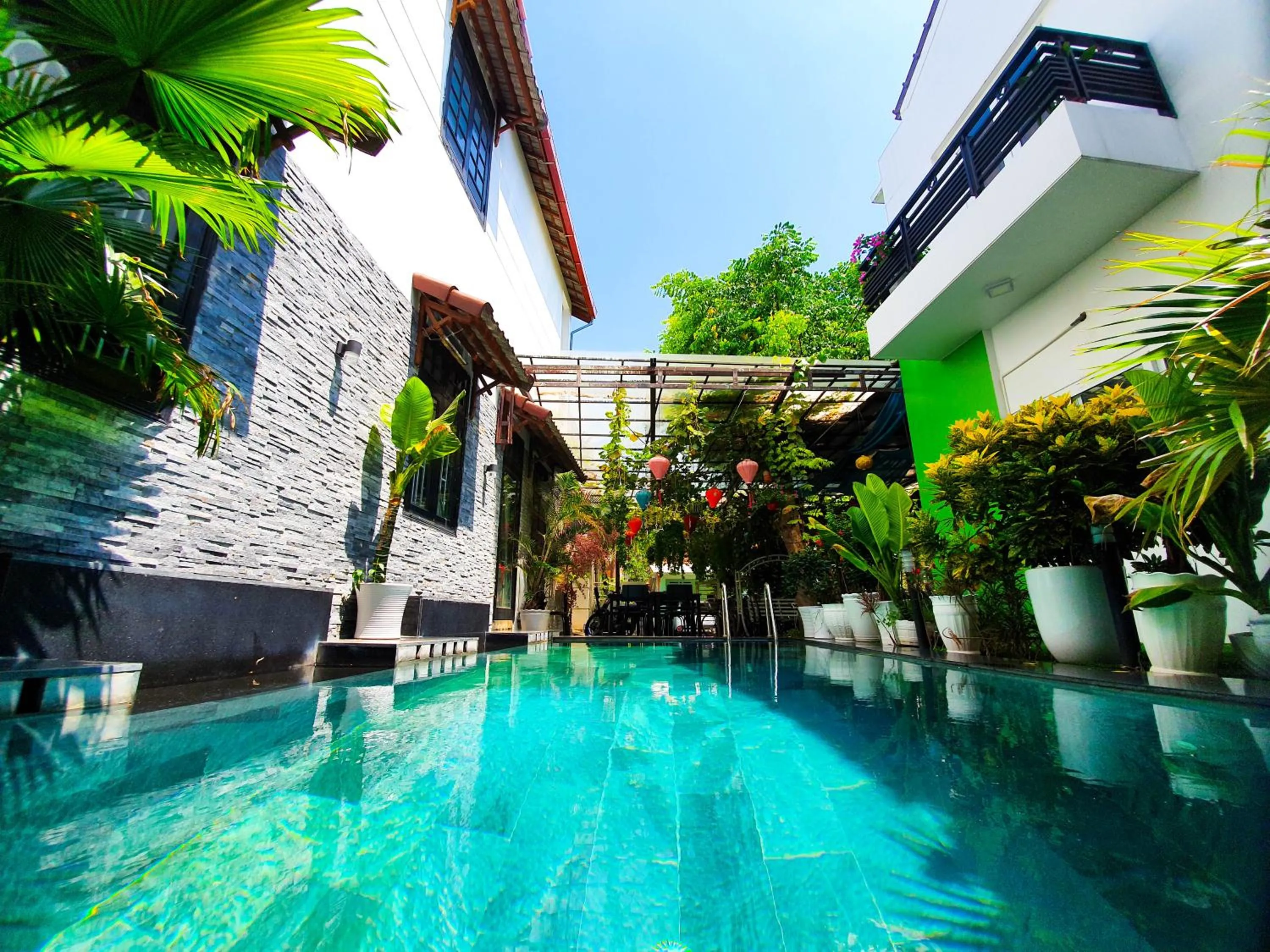 Swimming pool in Anh Family Homestay