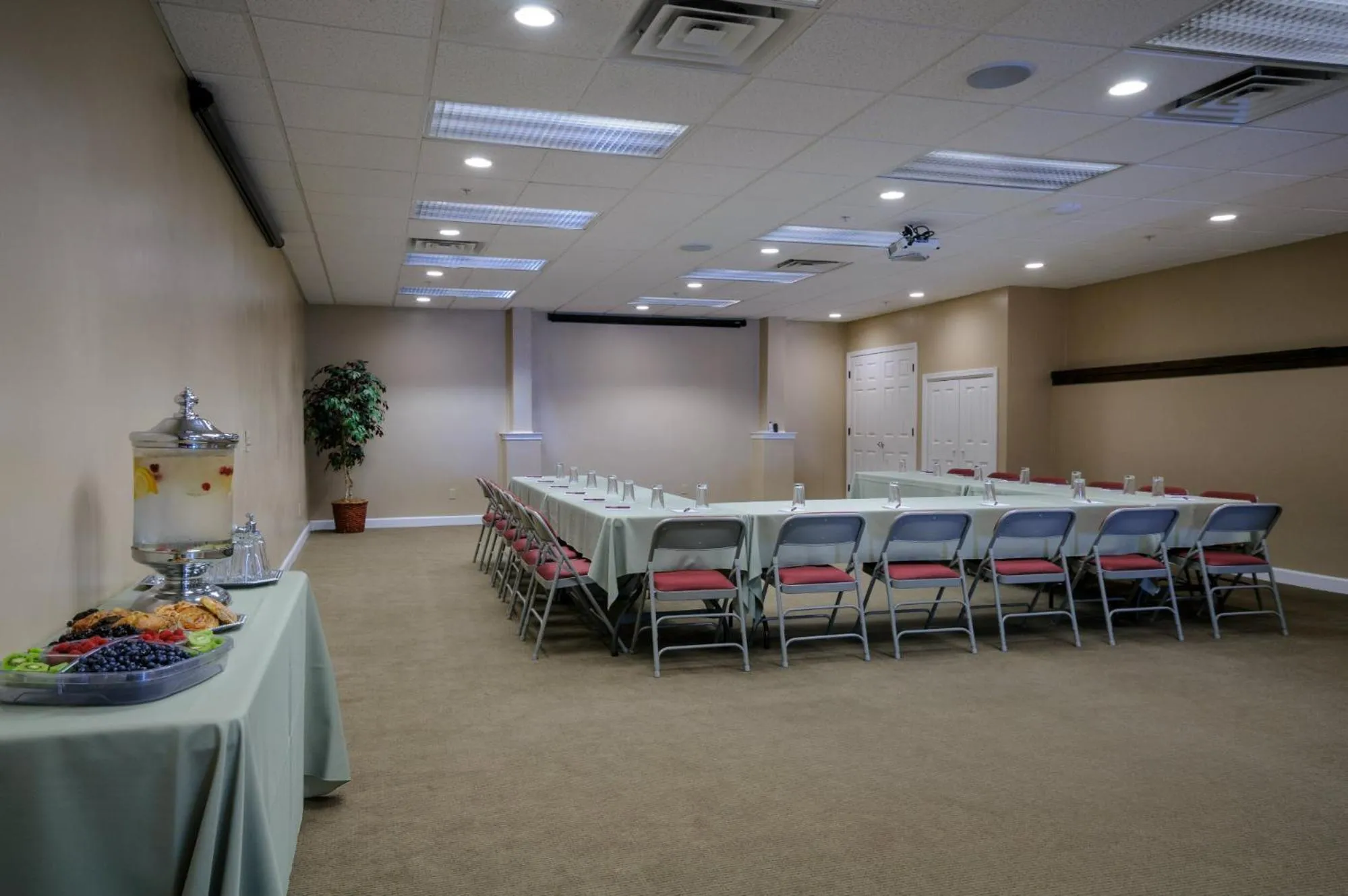 Banquet/Function facilities in Grass Valley Courtyard Suites