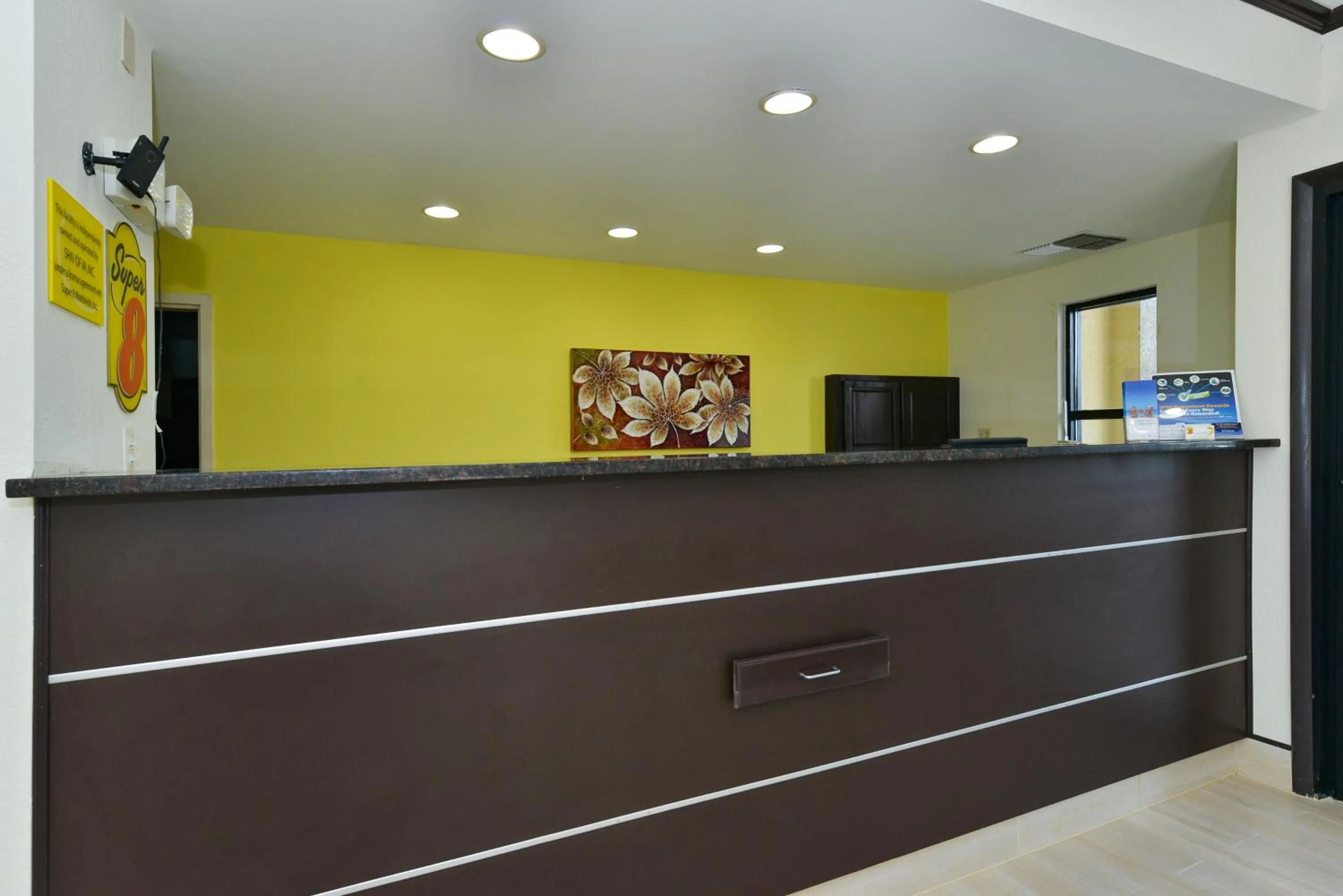 Lobby or reception in Super 8 by Wyndham Petersburg