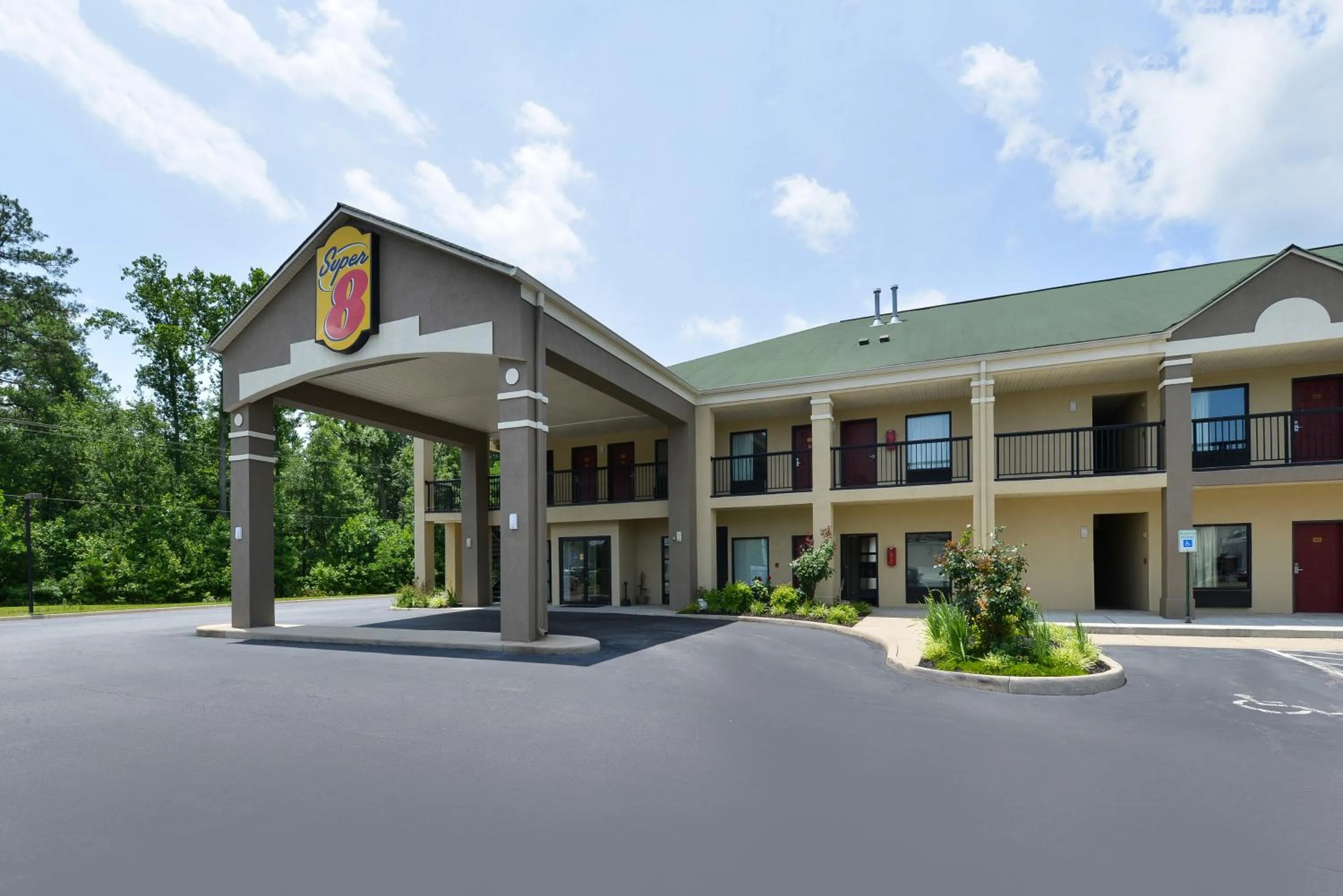 Facade/entrance in Super 8 by Wyndham Petersburg