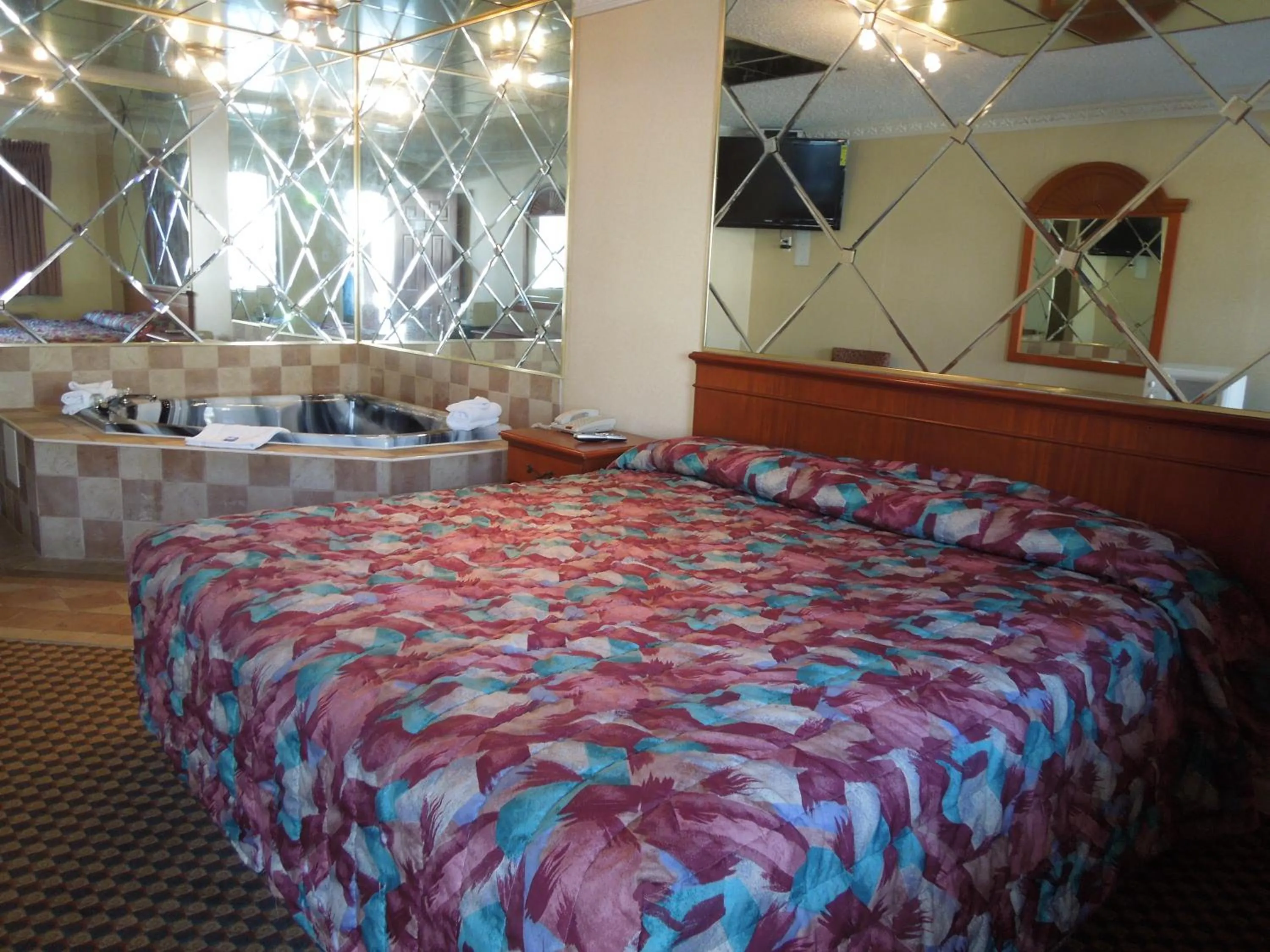 Photo of the whole room, Bed in Red Carpet Inn Absecon