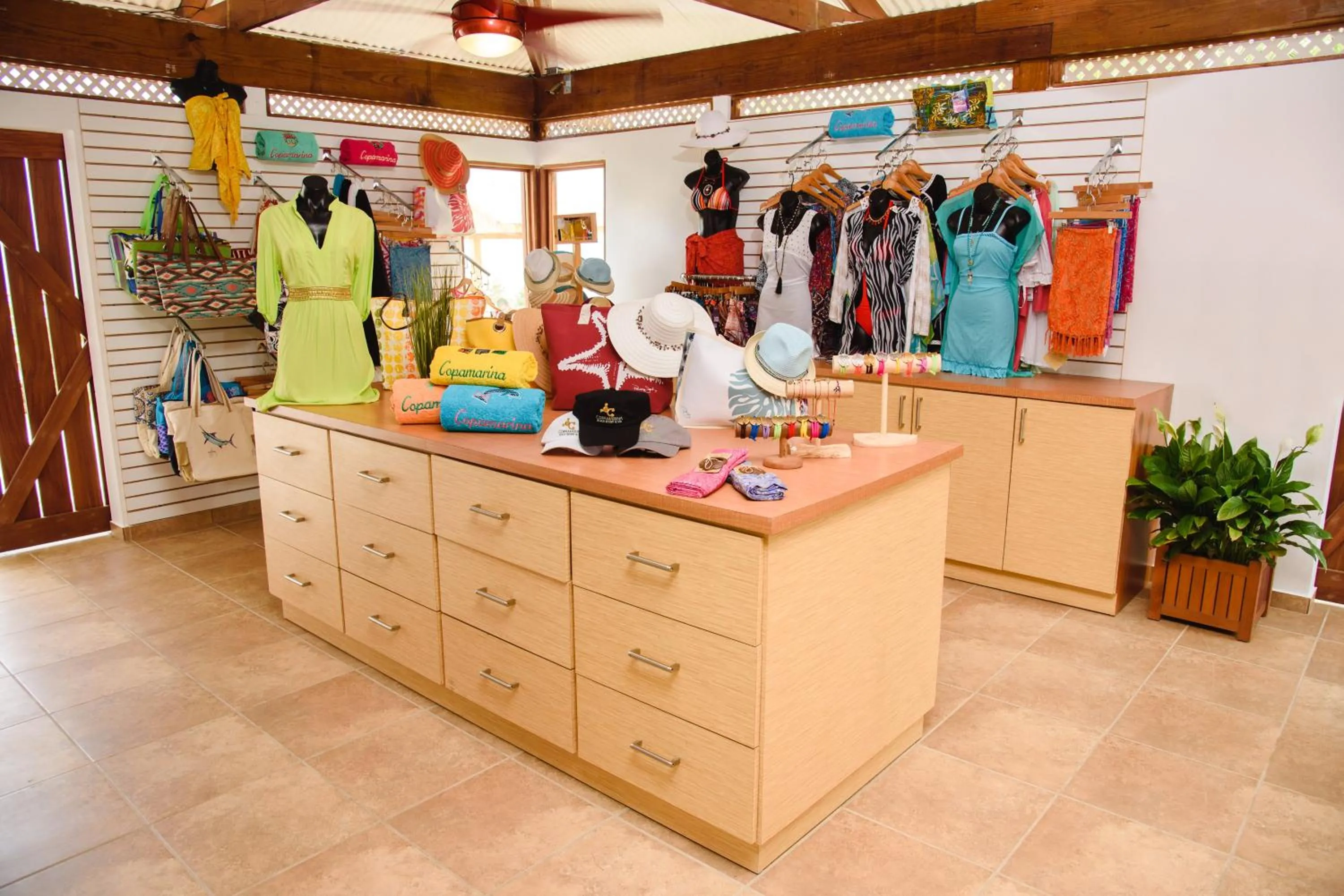 On-site shops in Copamarina Beach Resort & Spa