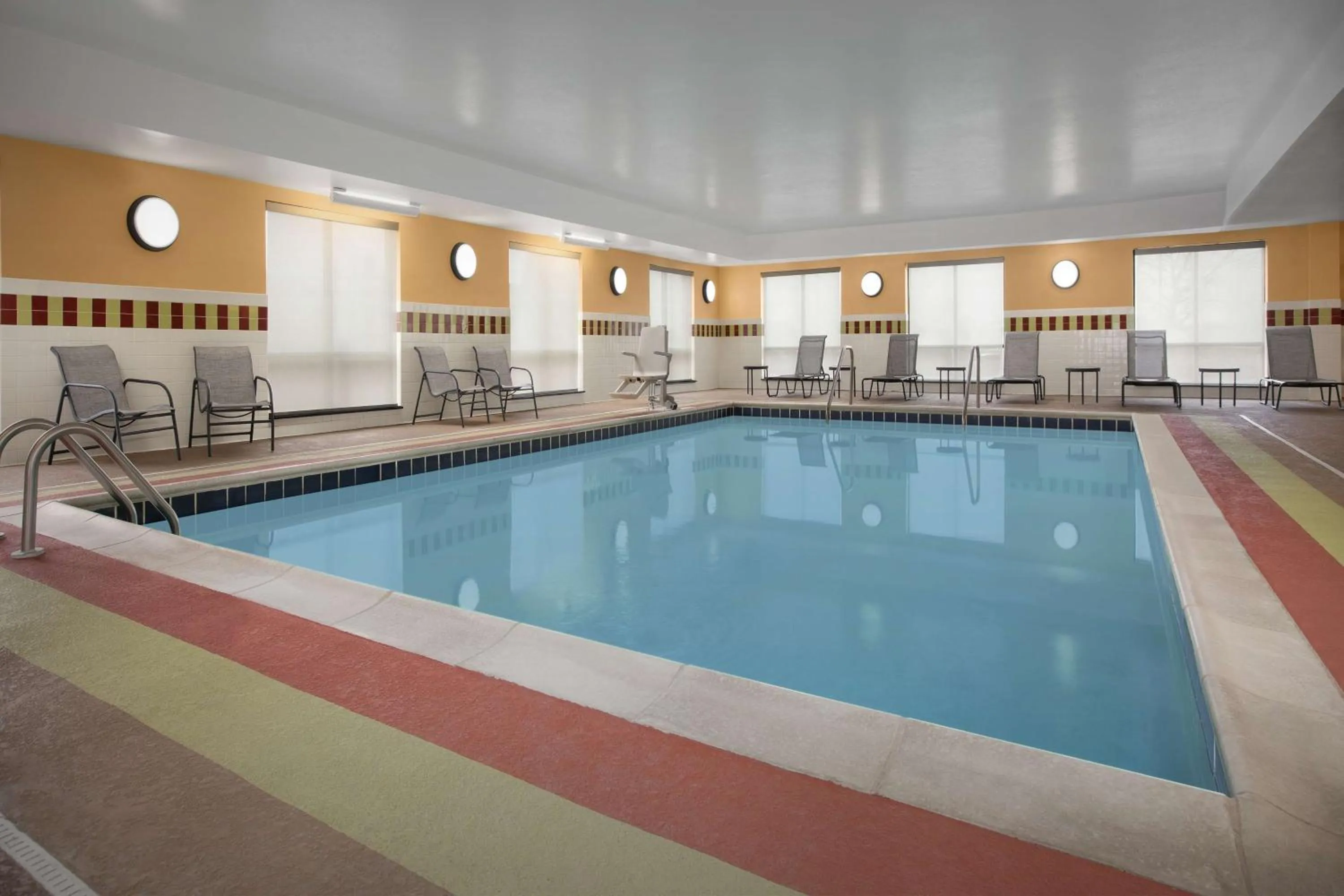 Pool view in Hampton Inn Yorkville