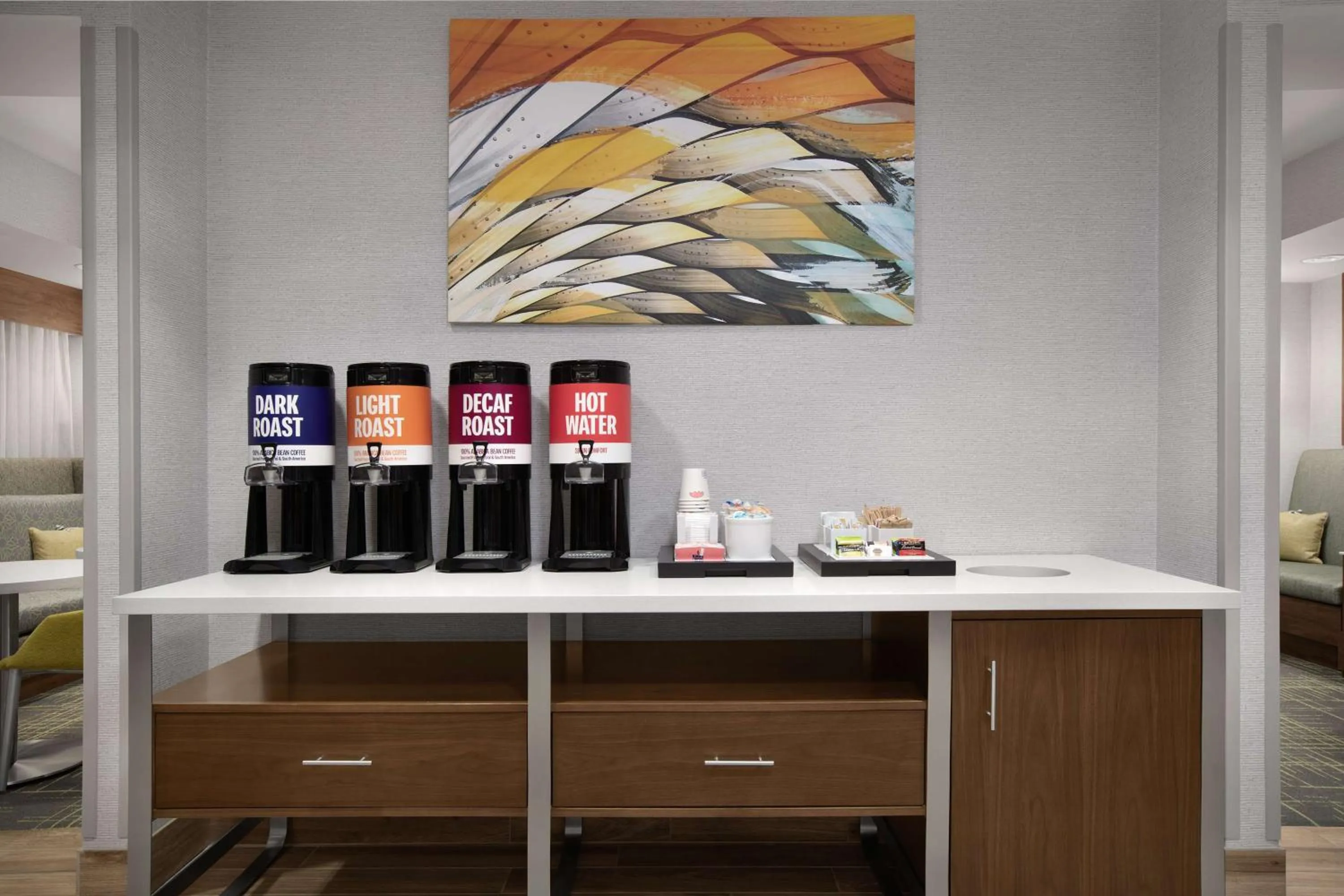 Dining area in Hampton Inn Yorkville