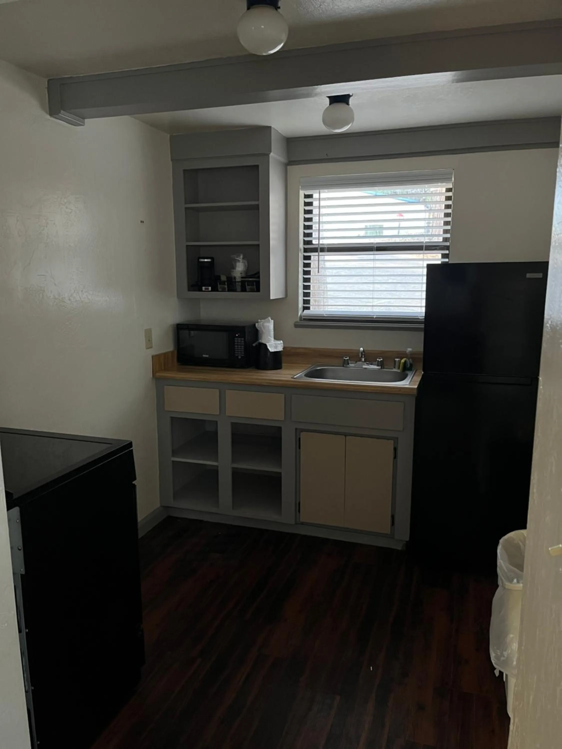 Kitchen or kitchenette in Northern Queen Inn