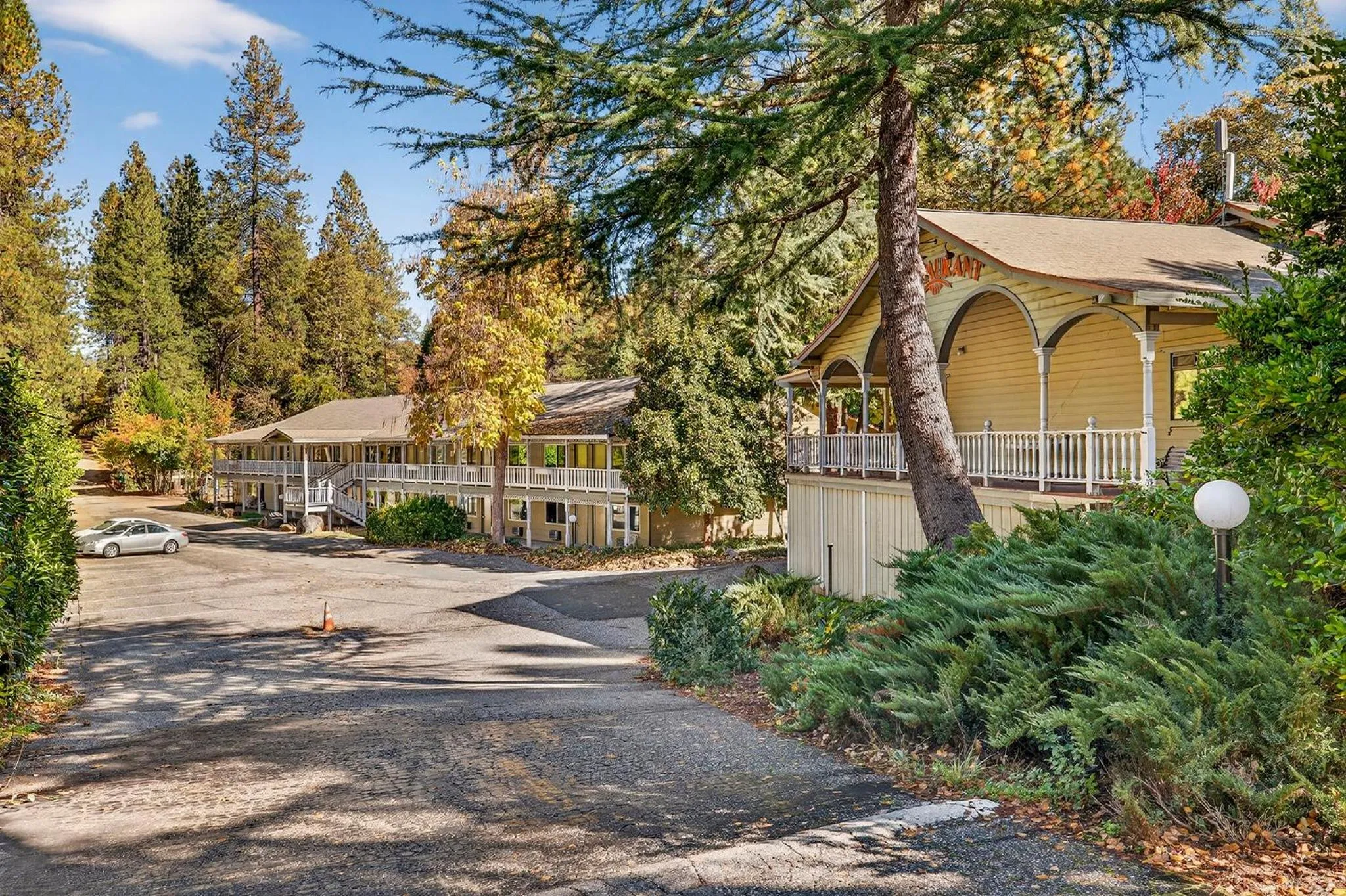 Property building in Northern Queen Inn