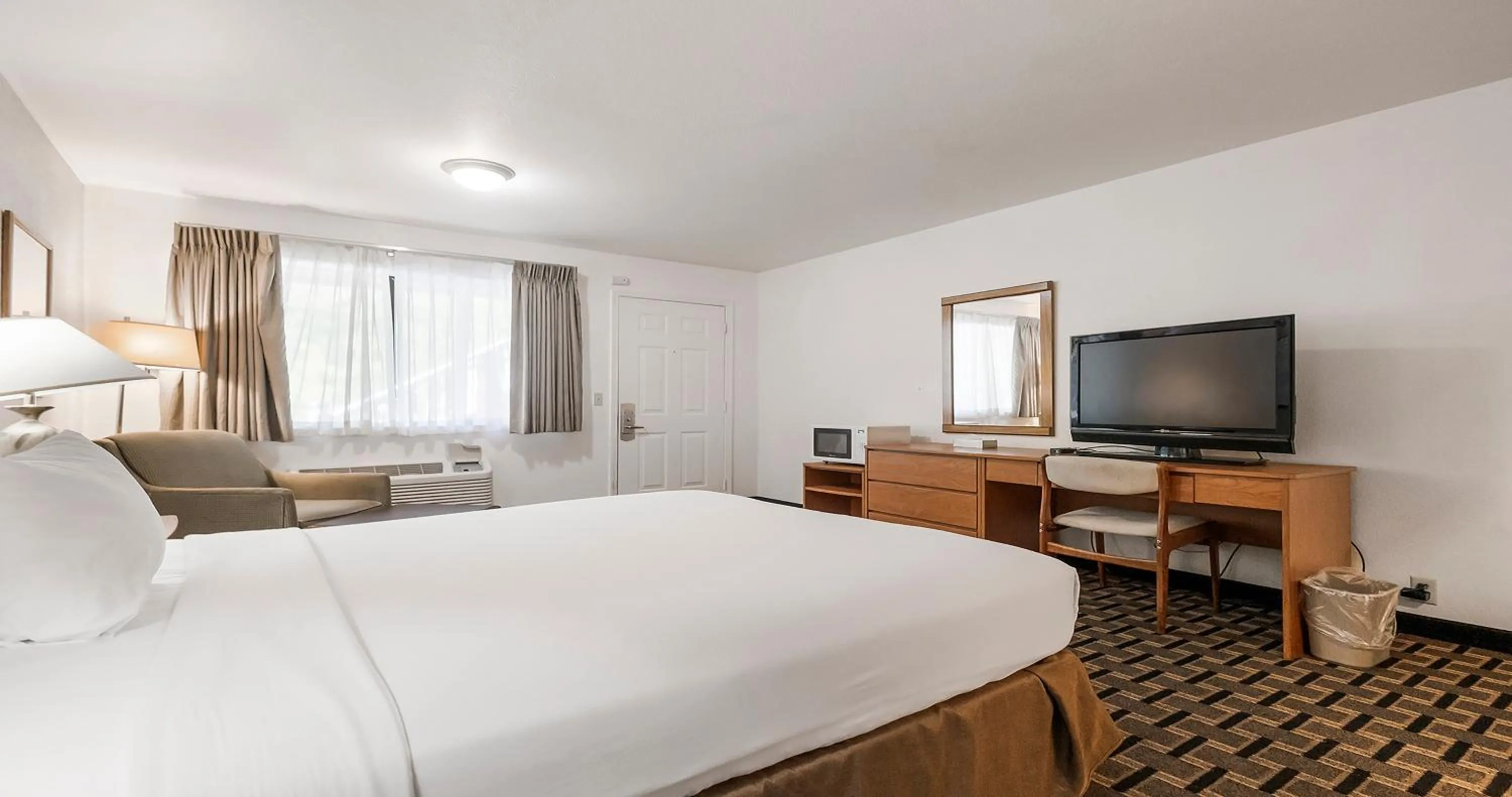 Photo of the whole room, Bed in Northern Queen Inn