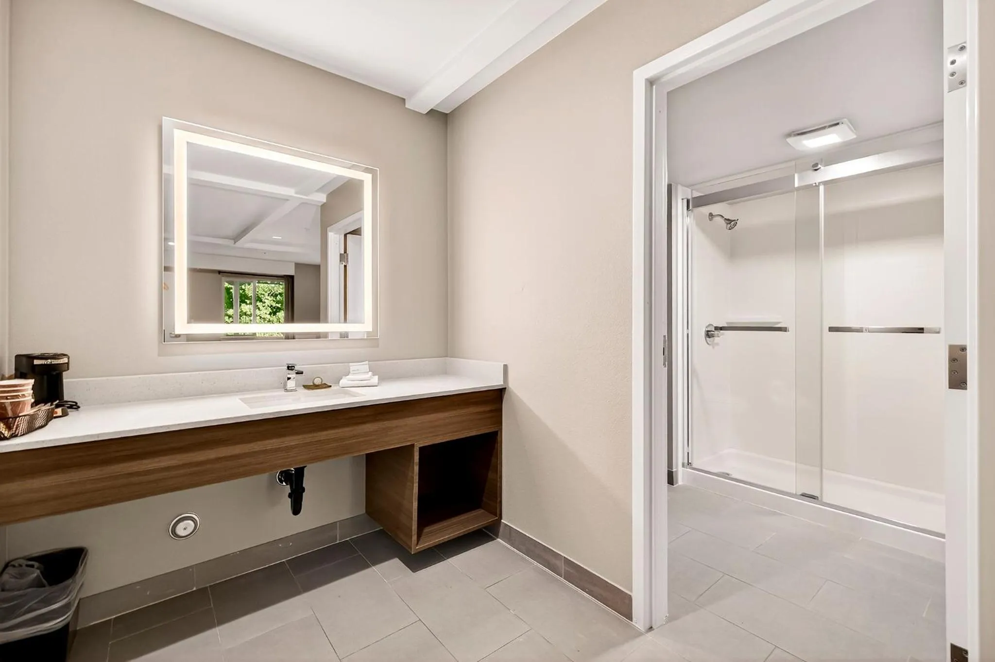 Bathroom in Northern Queen Inn