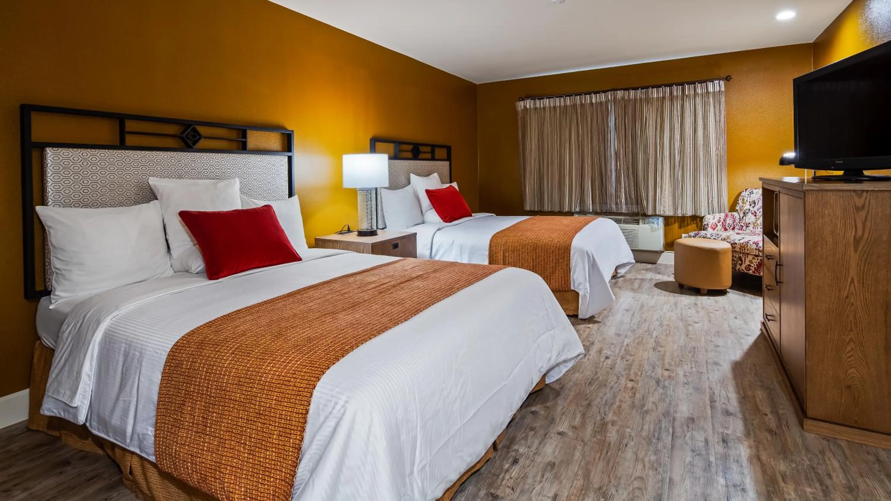 Bedroom, Bed in SureStay Hotel by Best Western Camarillo