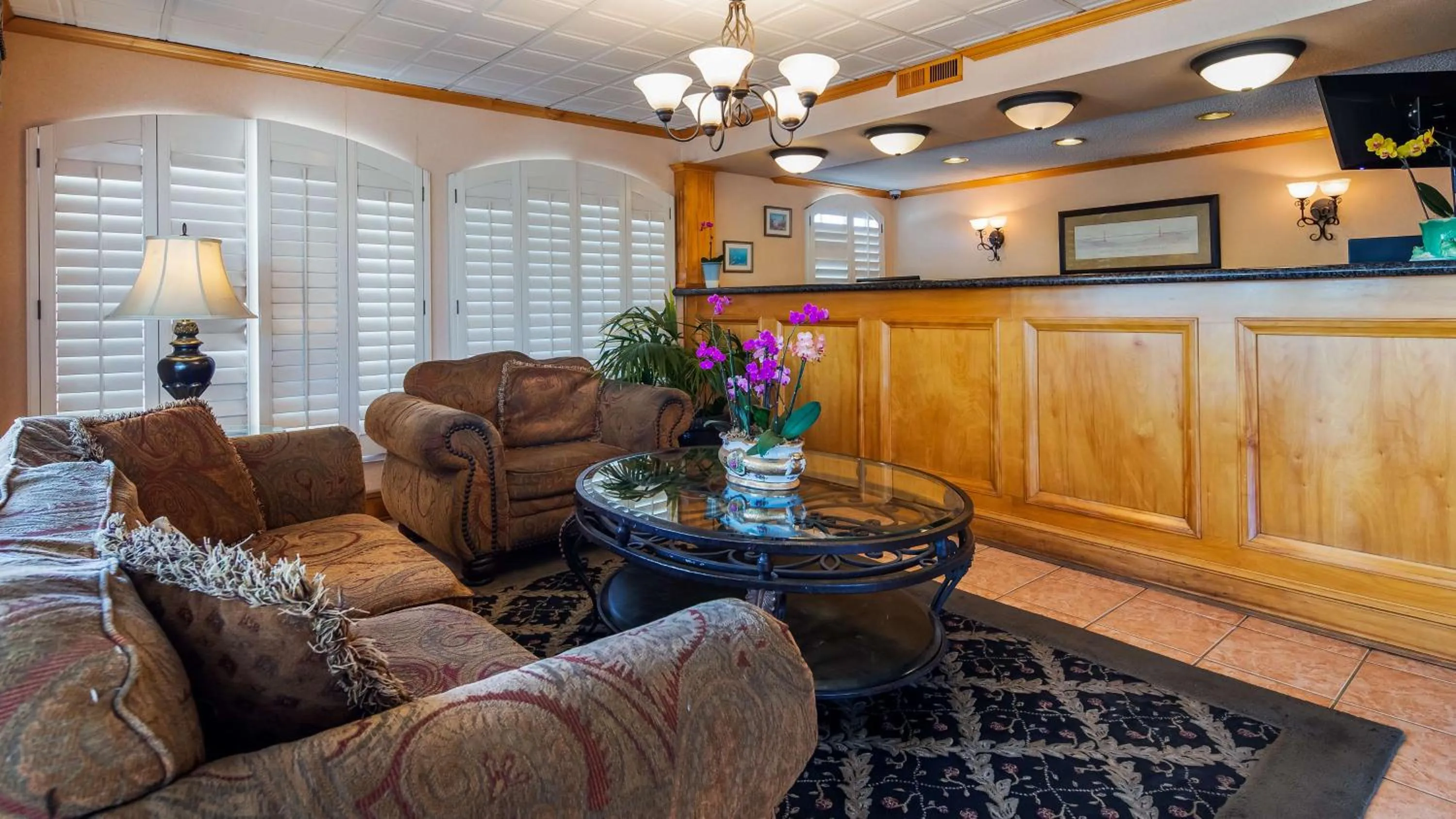 Lobby or reception in SureStay Hotel by Best Western Camarillo