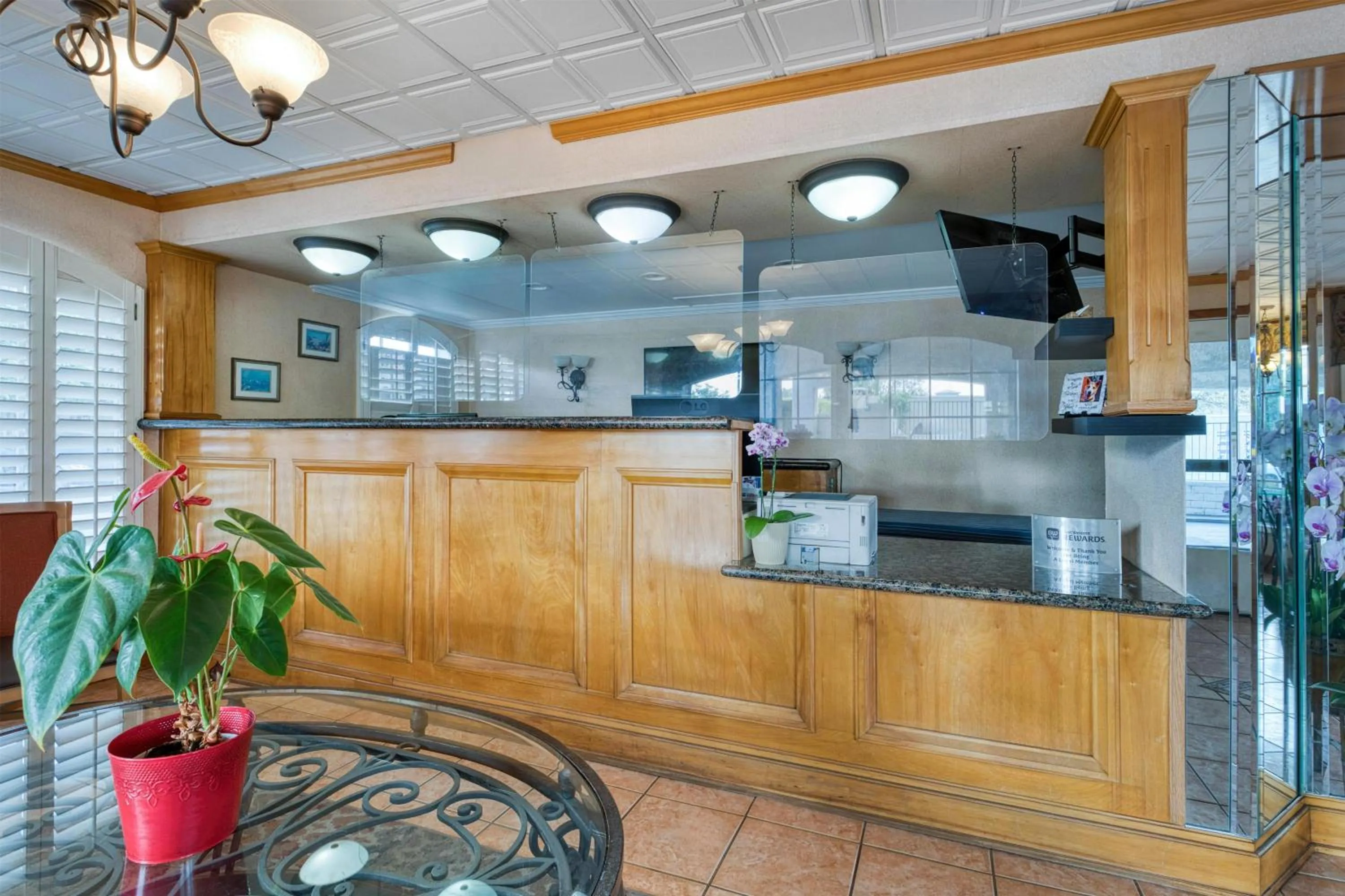 Lobby or reception in SureStay Hotel by Best Western Camarillo