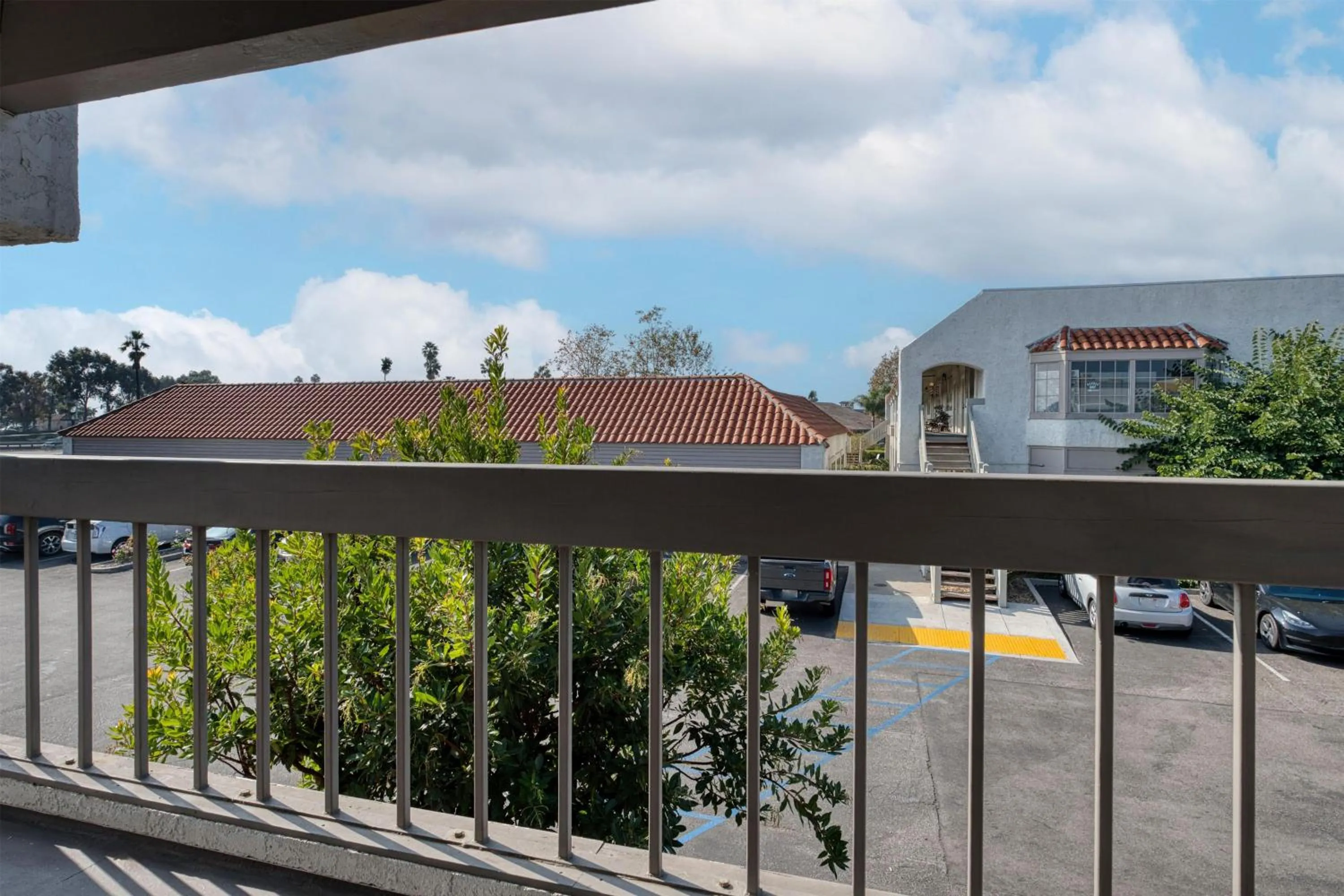 Bedroom in SureStay Hotel by Best Western Camarillo