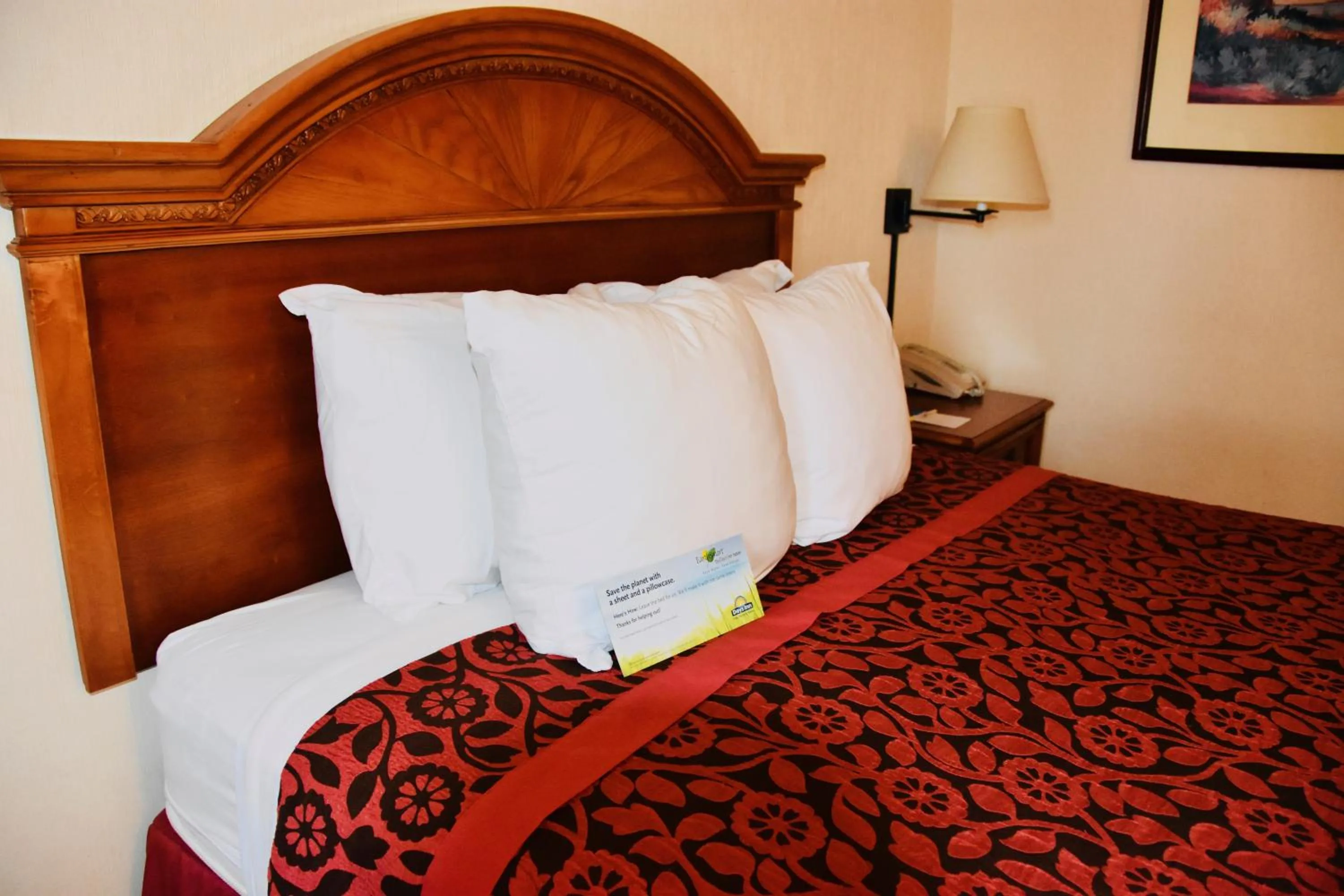 Bed in Days Inn by Wyndham Las Cruces