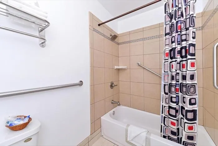 Hot Tub in Americas Best Value Inn & Suites Klamath Falls