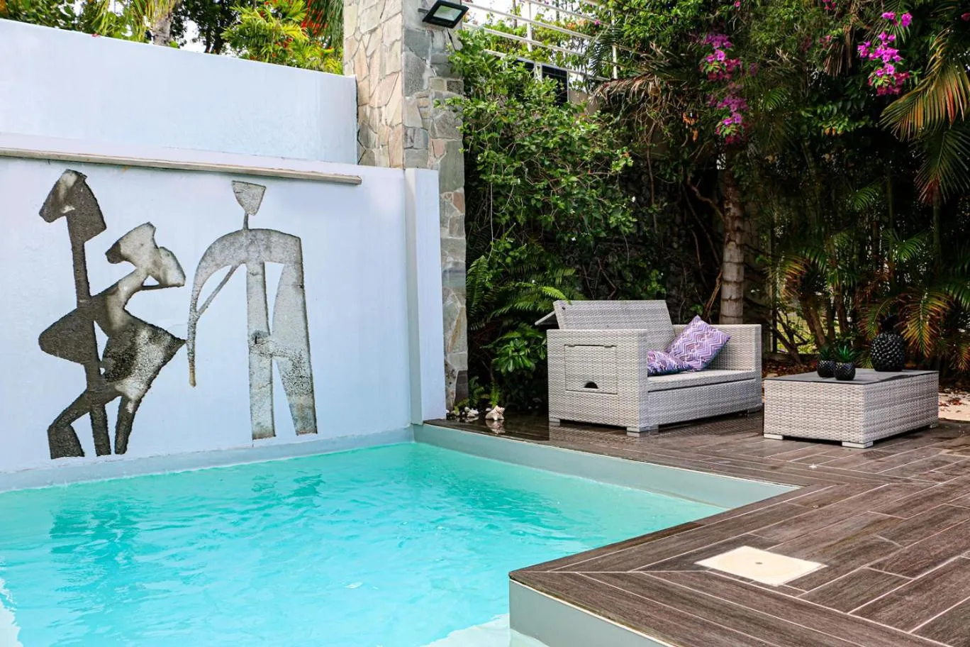 Swimming pool in Alyzes Diamant