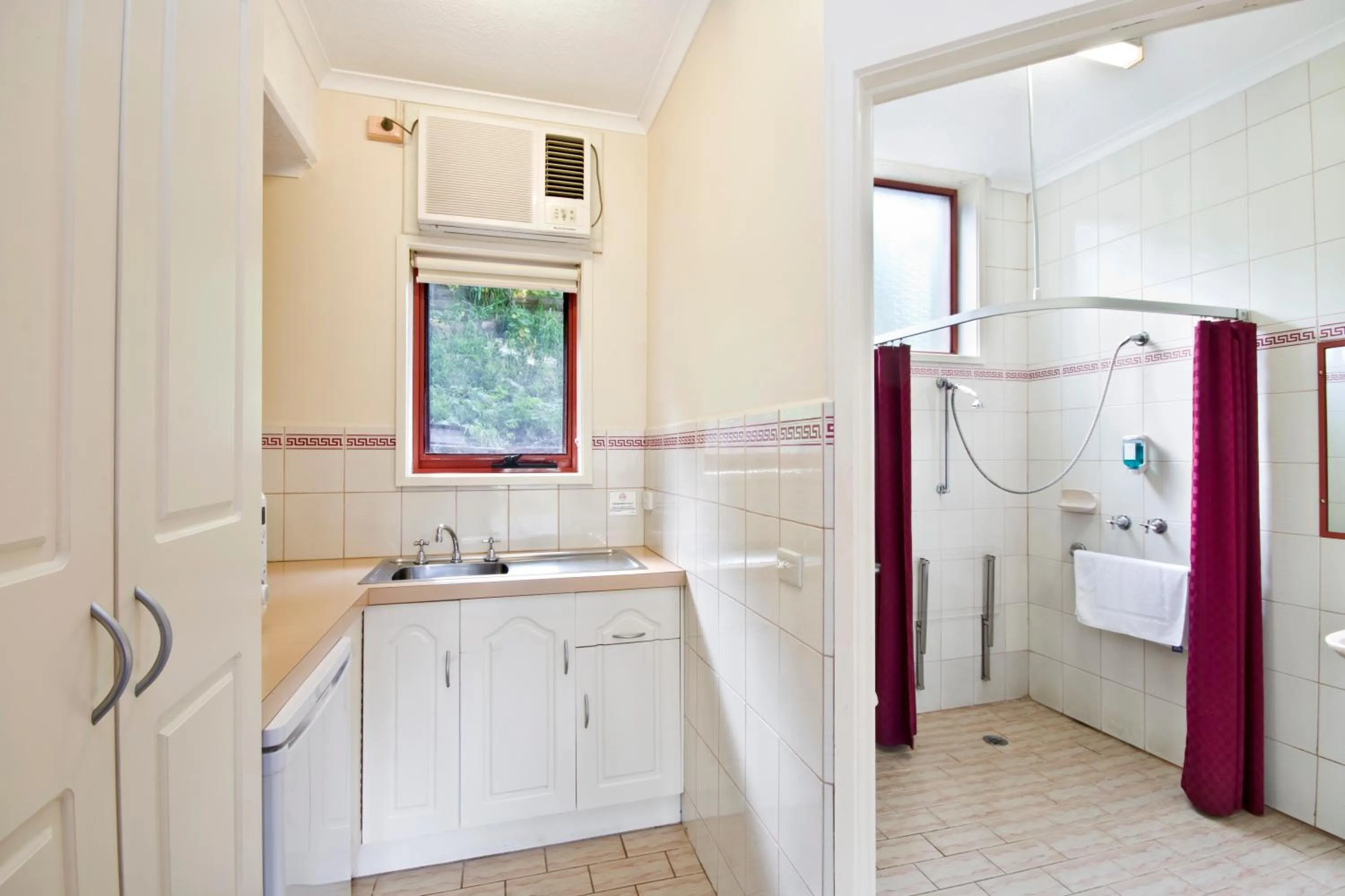 Bed in Lorne Coachman Inn