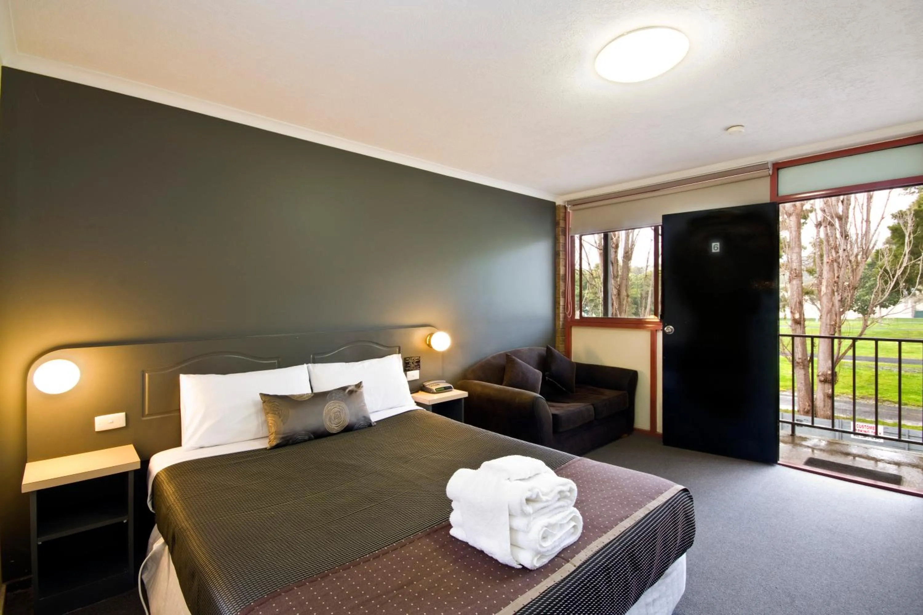 Bed in Lorne Coachman Inn