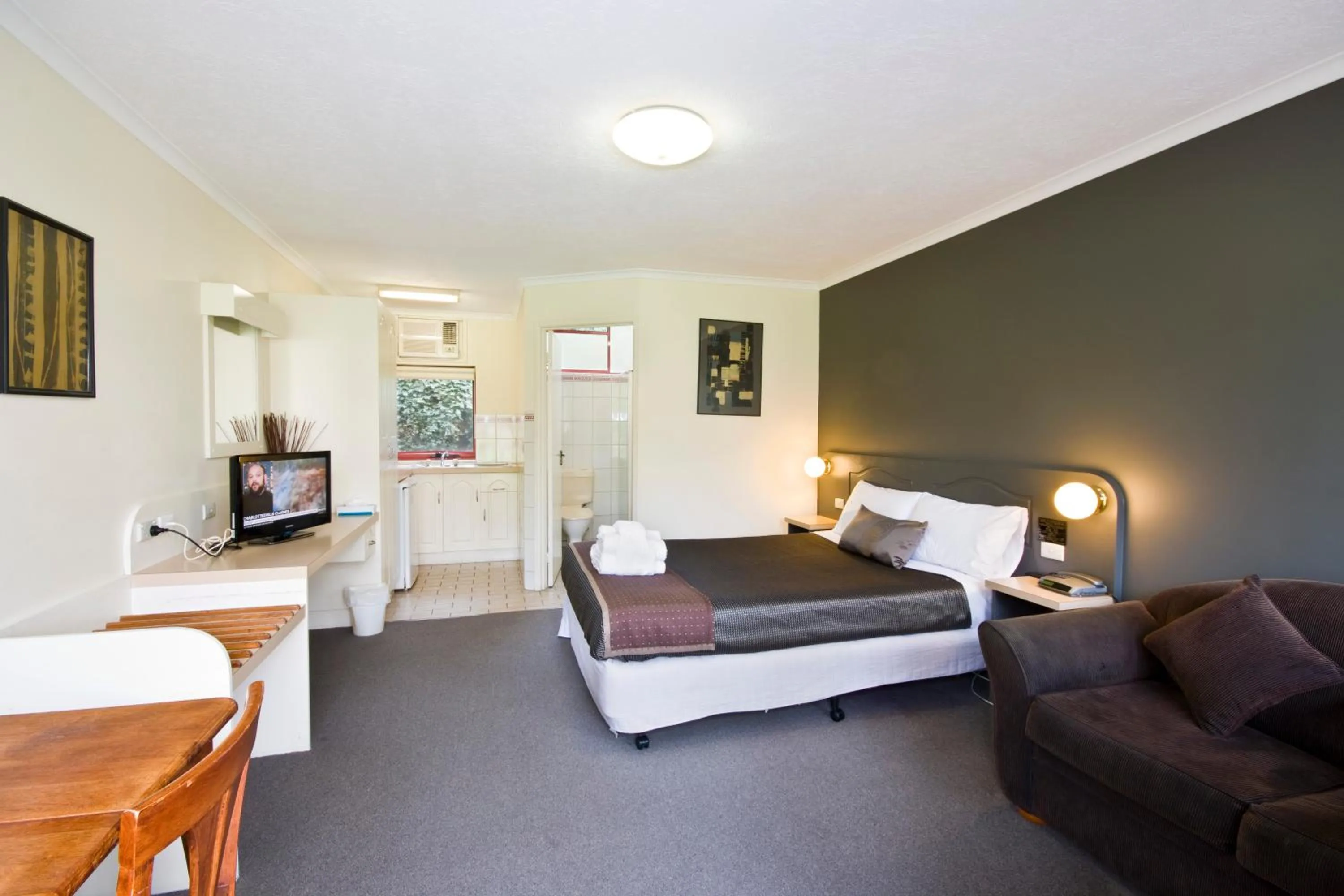 Bed in Lorne Coachman Inn