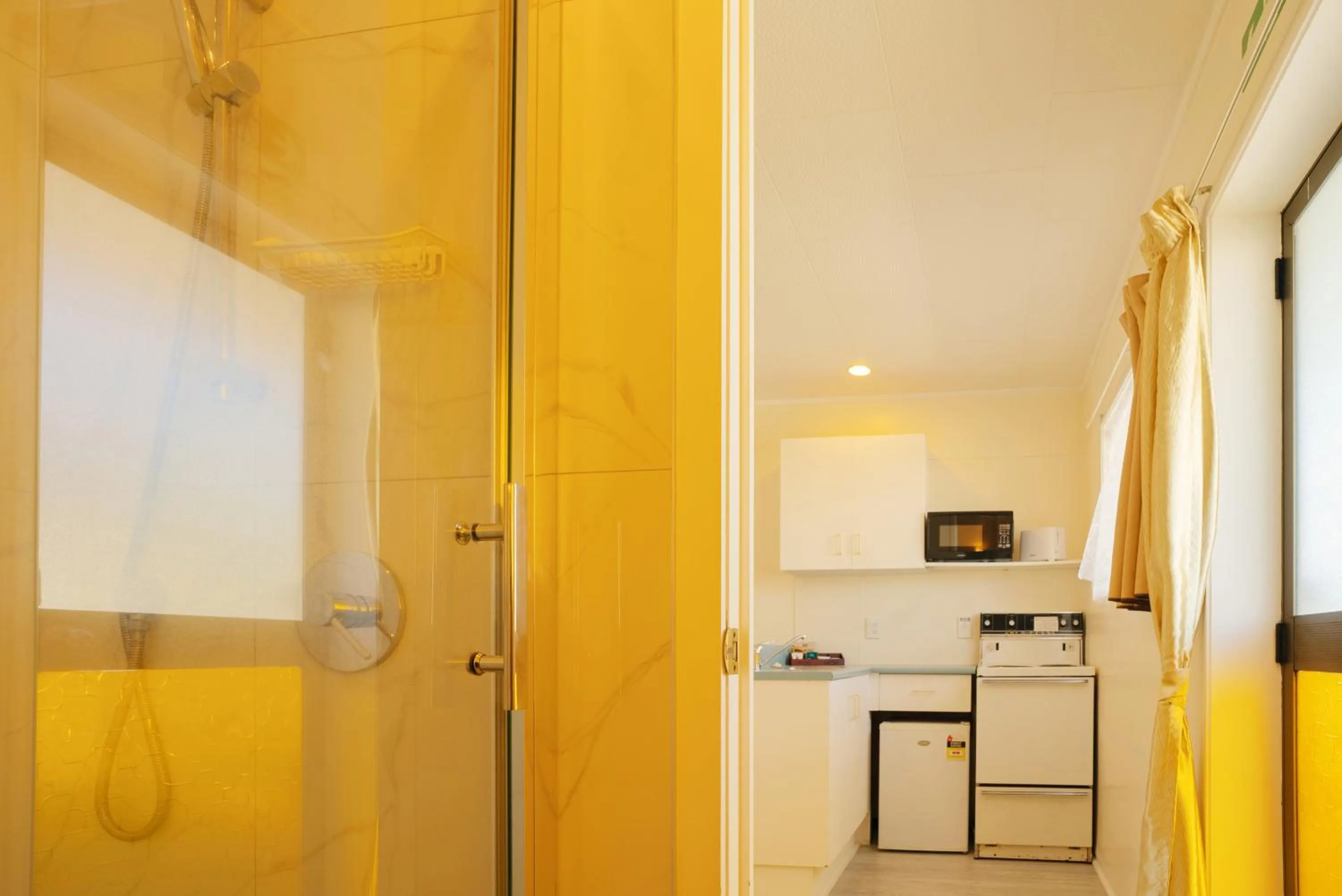 Shower in Dukes Midway Lodge