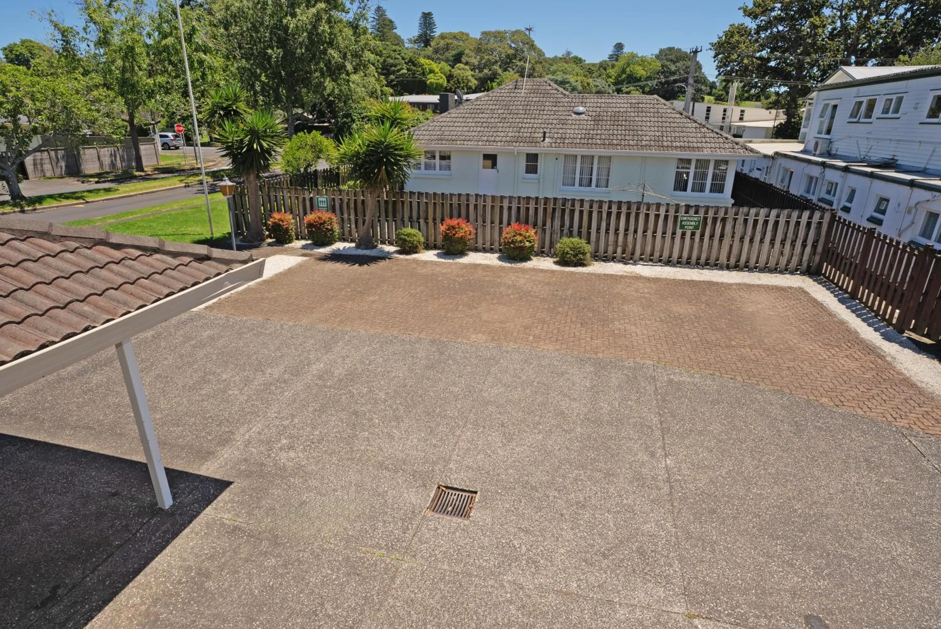 Parking in Dukes Midway Lodge