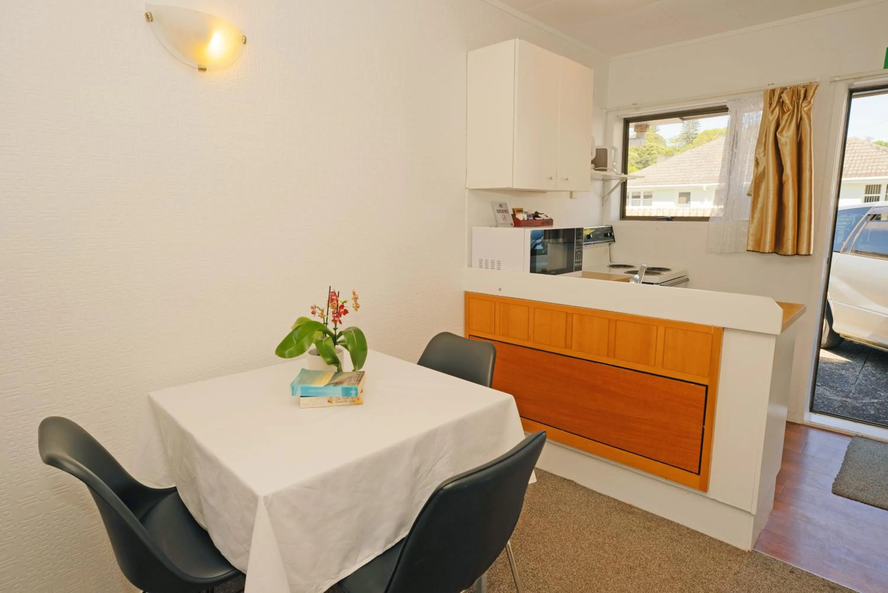 Living room in Dukes Midway Lodge