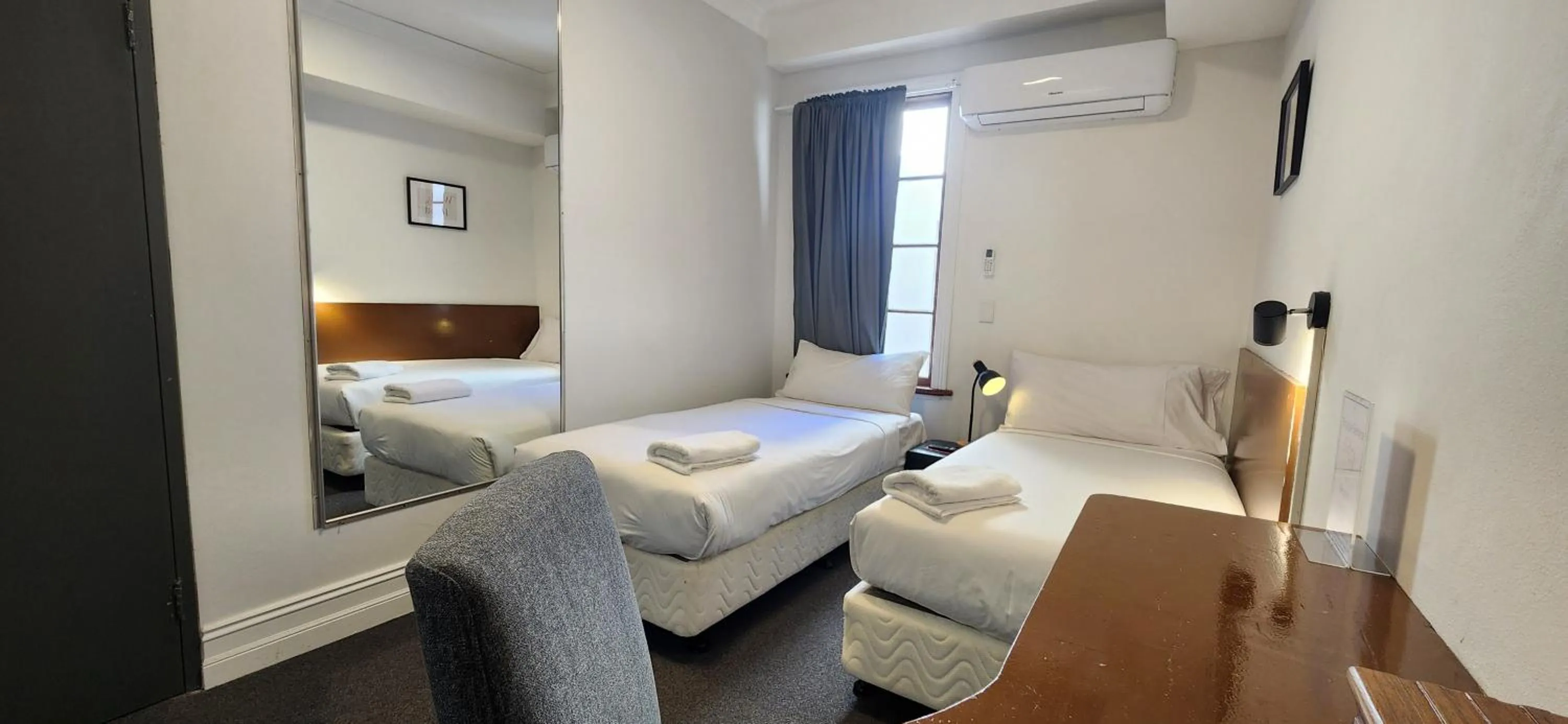 Photo of the whole room, Bed in Newtown Cozy Stays