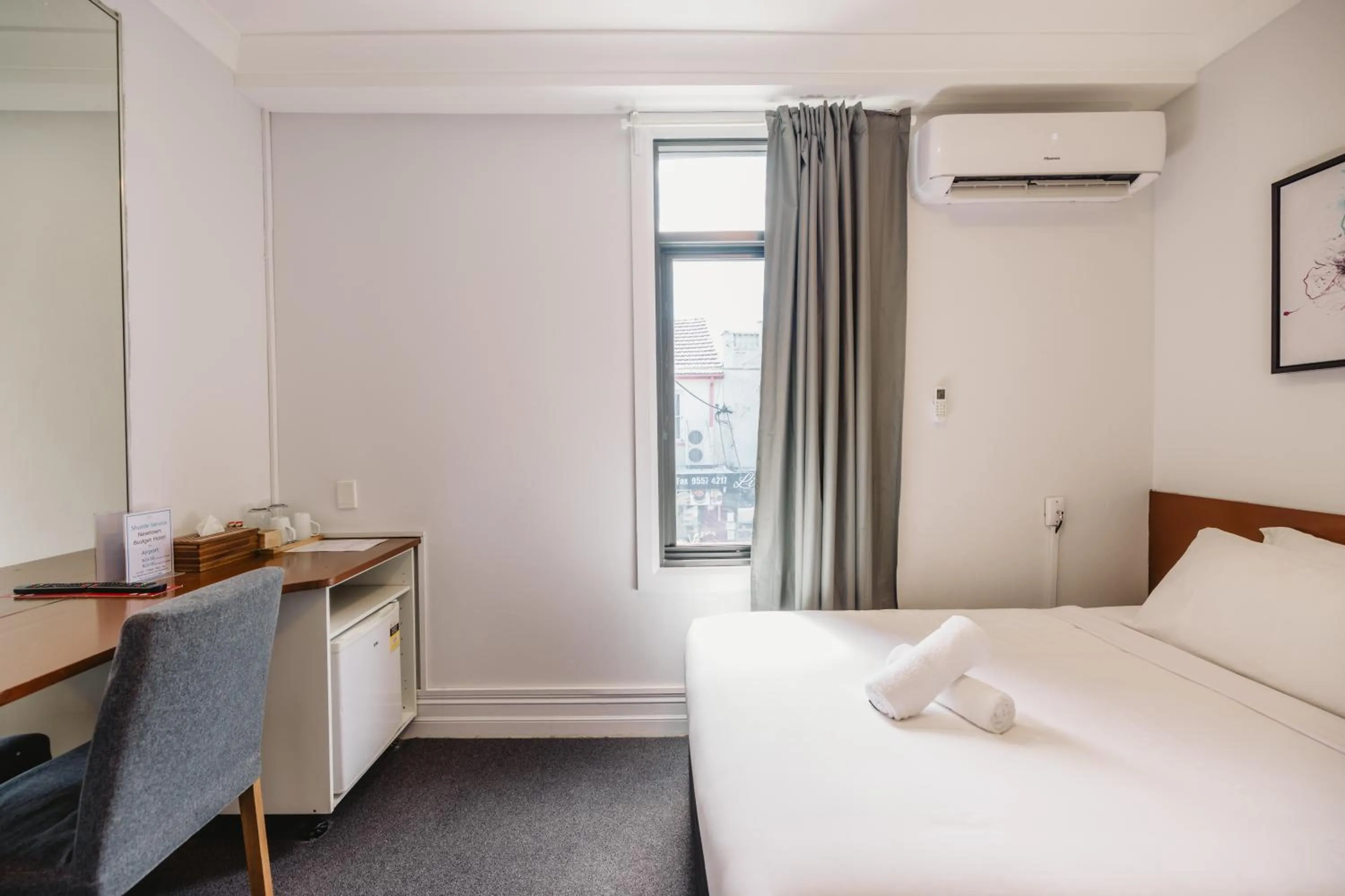 Bed in Newtown Cozy Stays