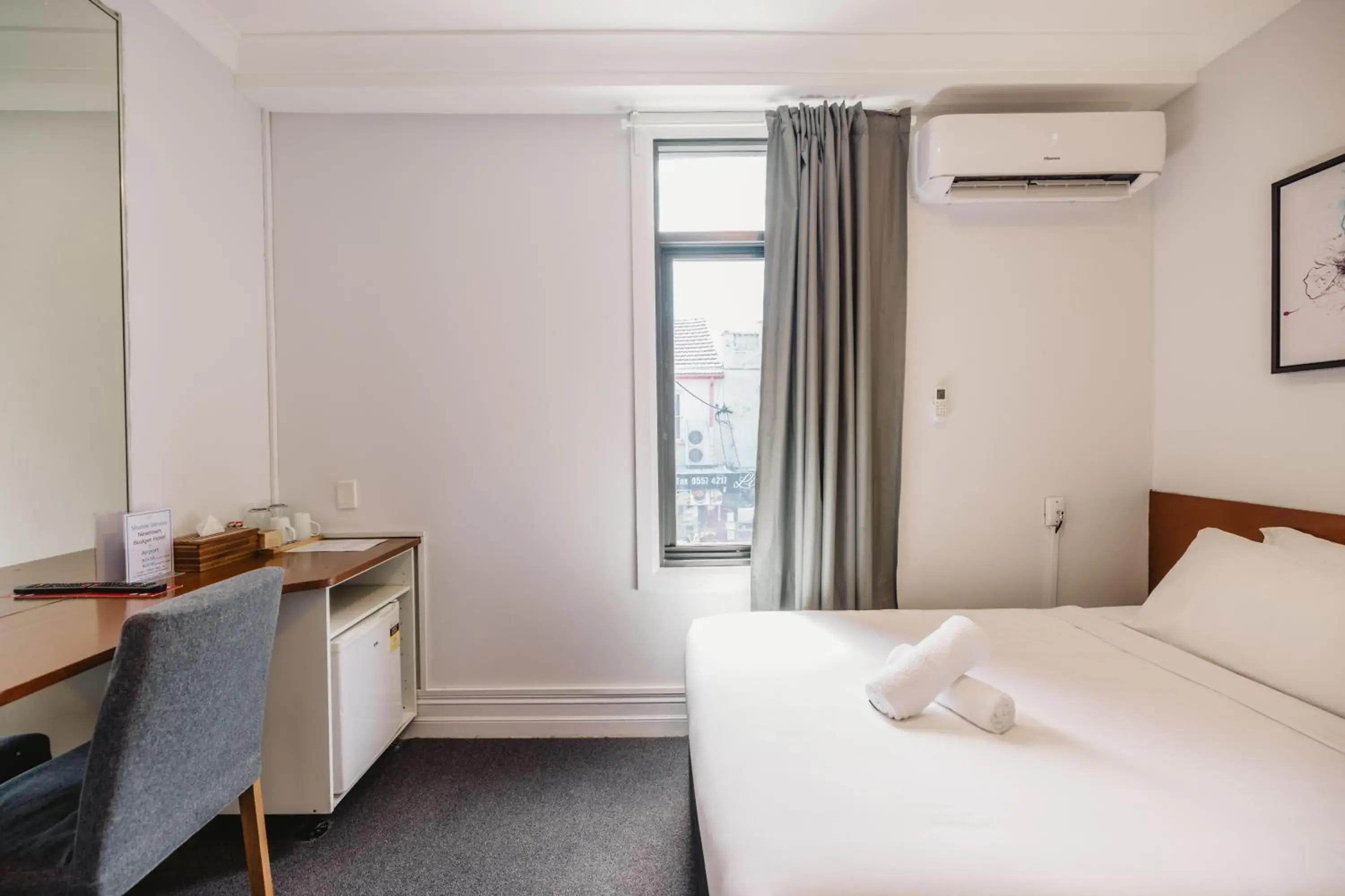 Double Room with Shared Bathroom in Newtown Cozy Stays Double Room with Shared Bathroom in Newtown Cozy Stays